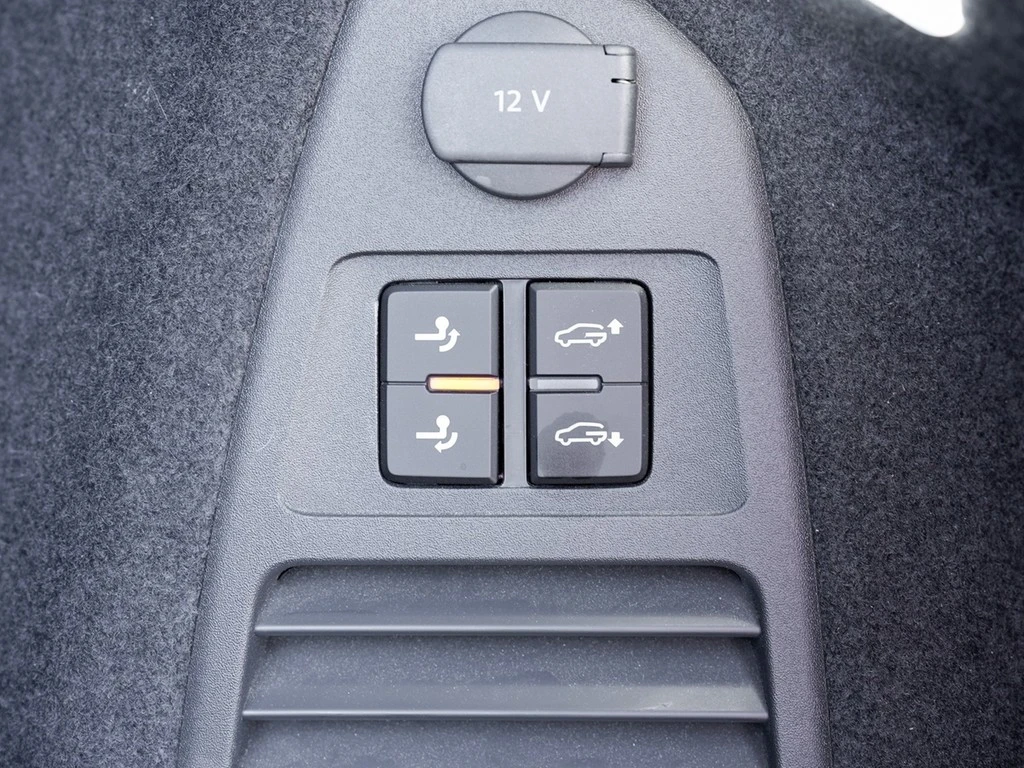 Volkswagen-Touareg-image-19