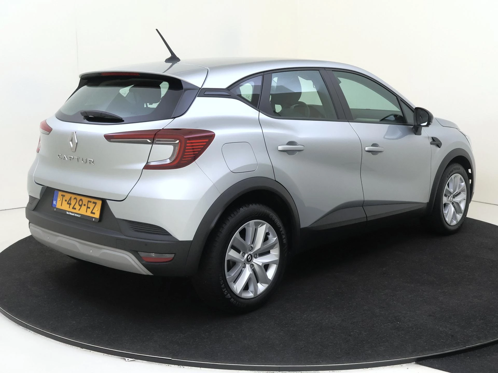 Renault-Captur-image-7