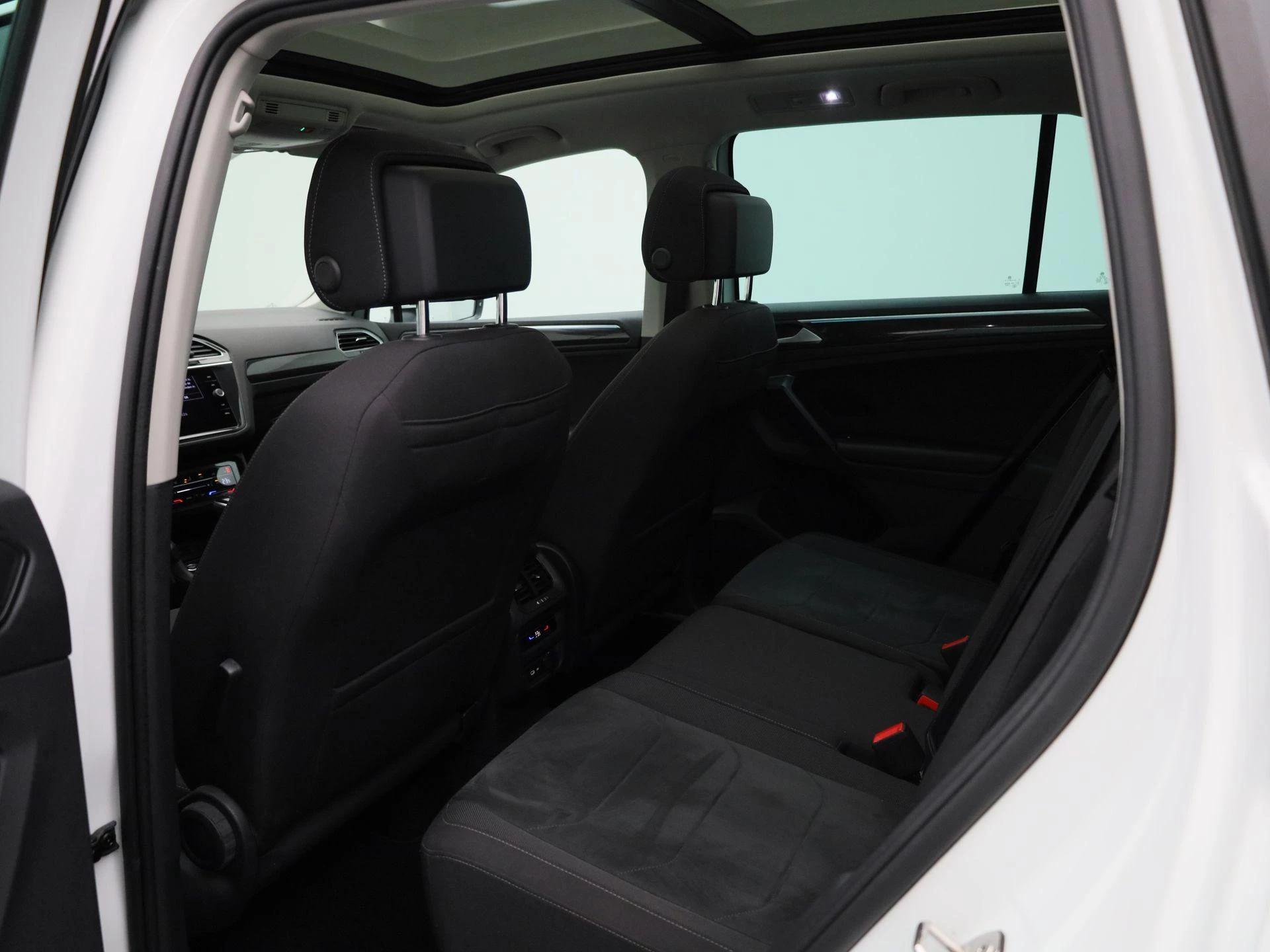 Volkswagen-Tiguan-image-9