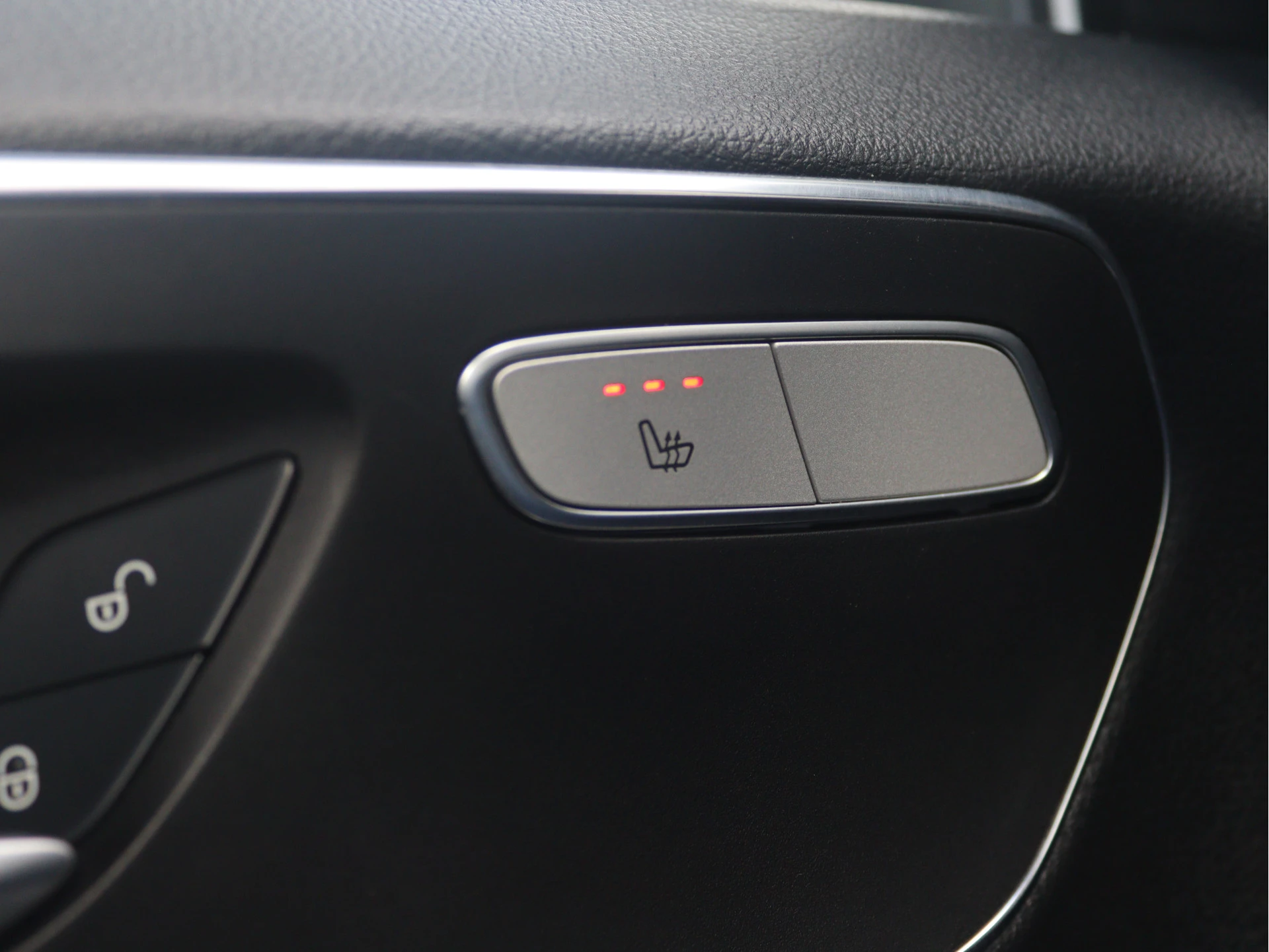 Mercedes-Benz-Vito-image-12
