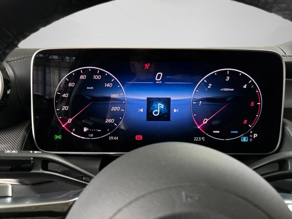 Mercedes-Benz-GLC 220 d-image-6