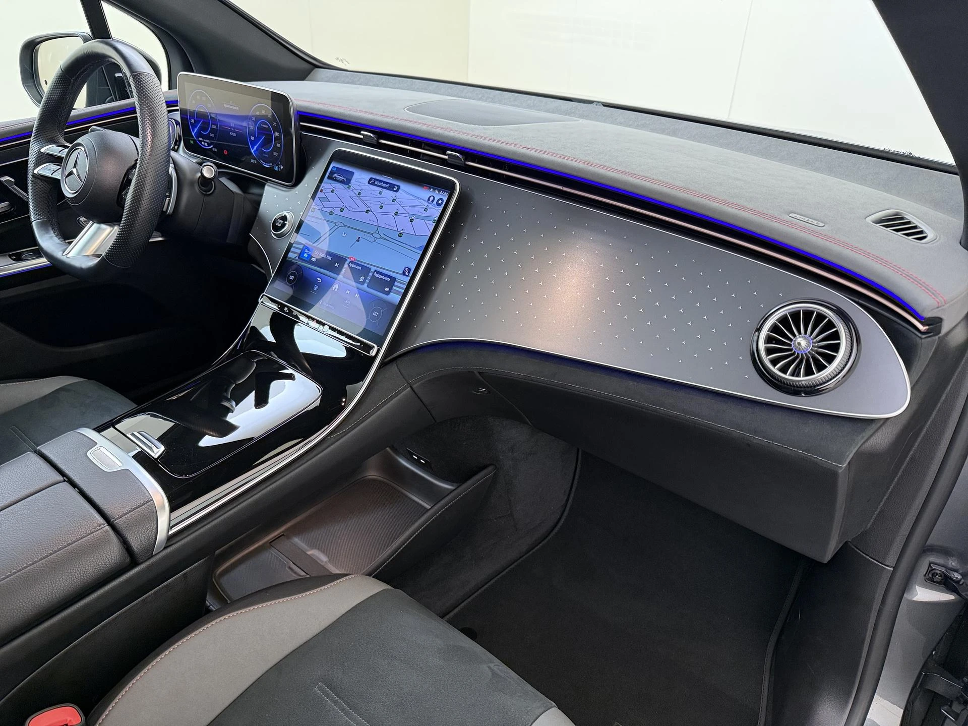 Mercedes-Benz-EQE-image-4