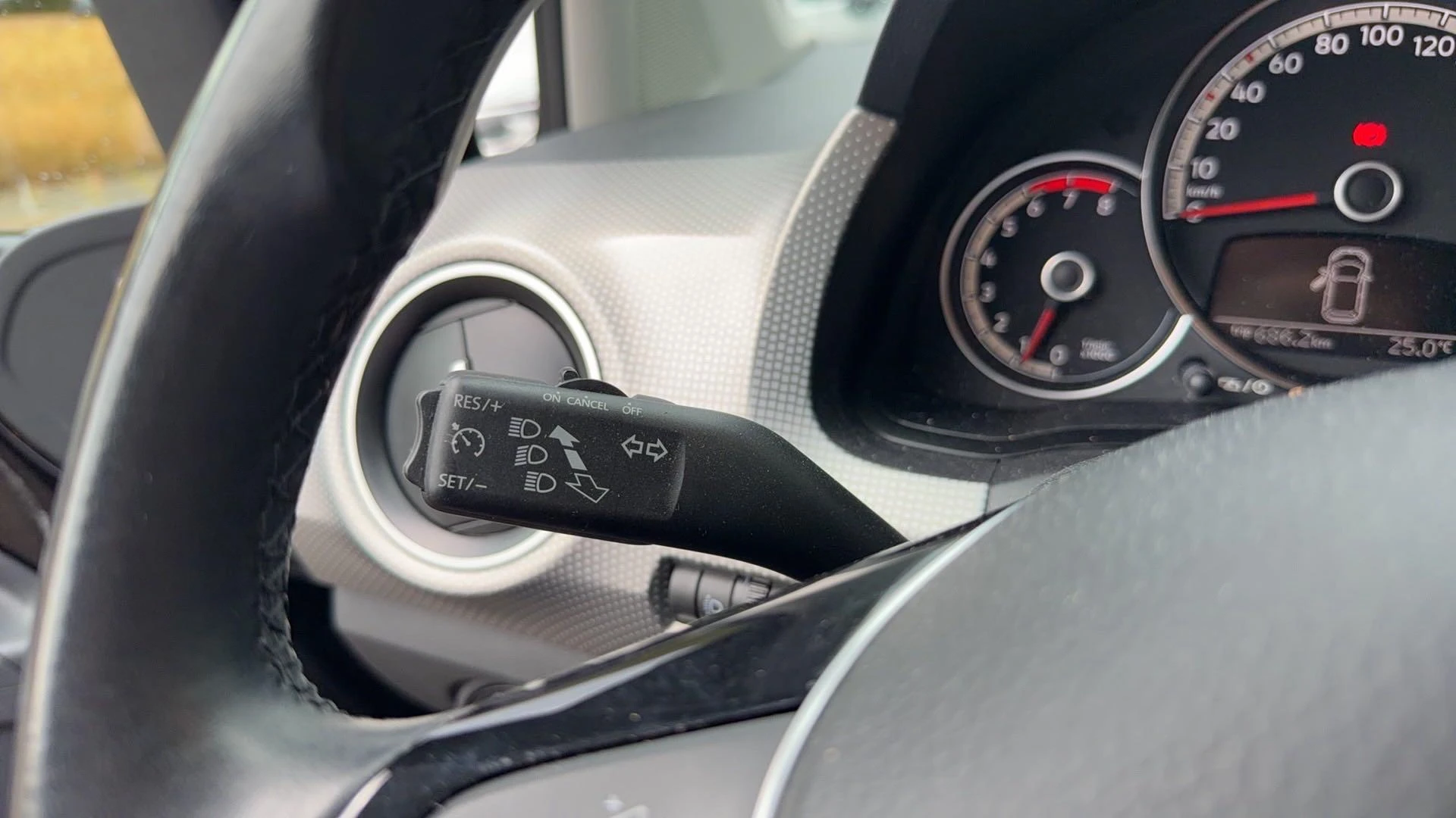Volkswagen-up!-image-10