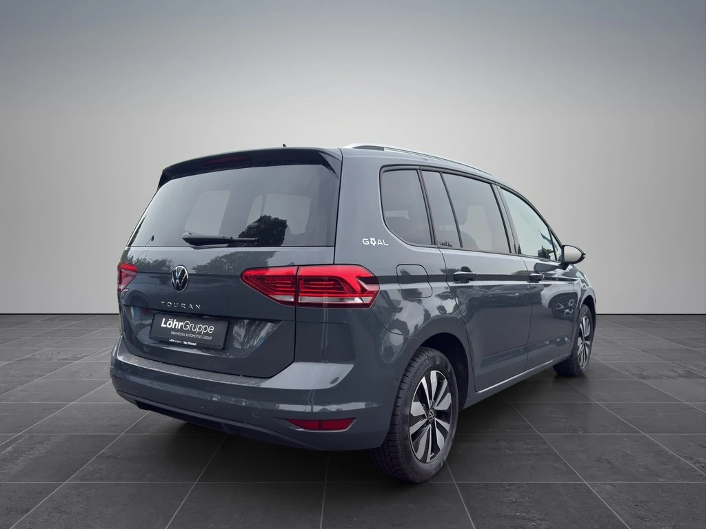 Volkswagen-Touran-image-3