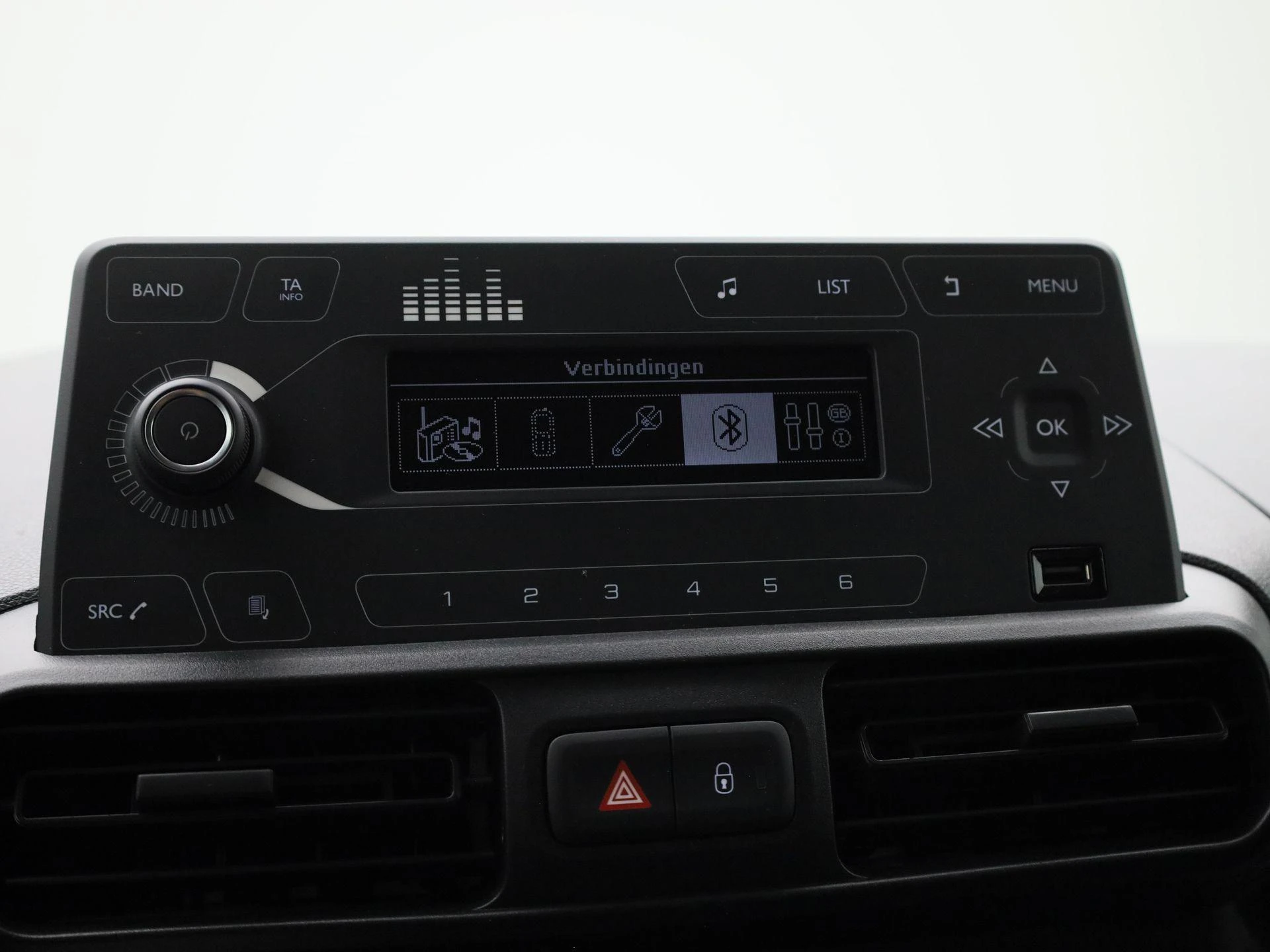 Opel-Combo Life-image-22
