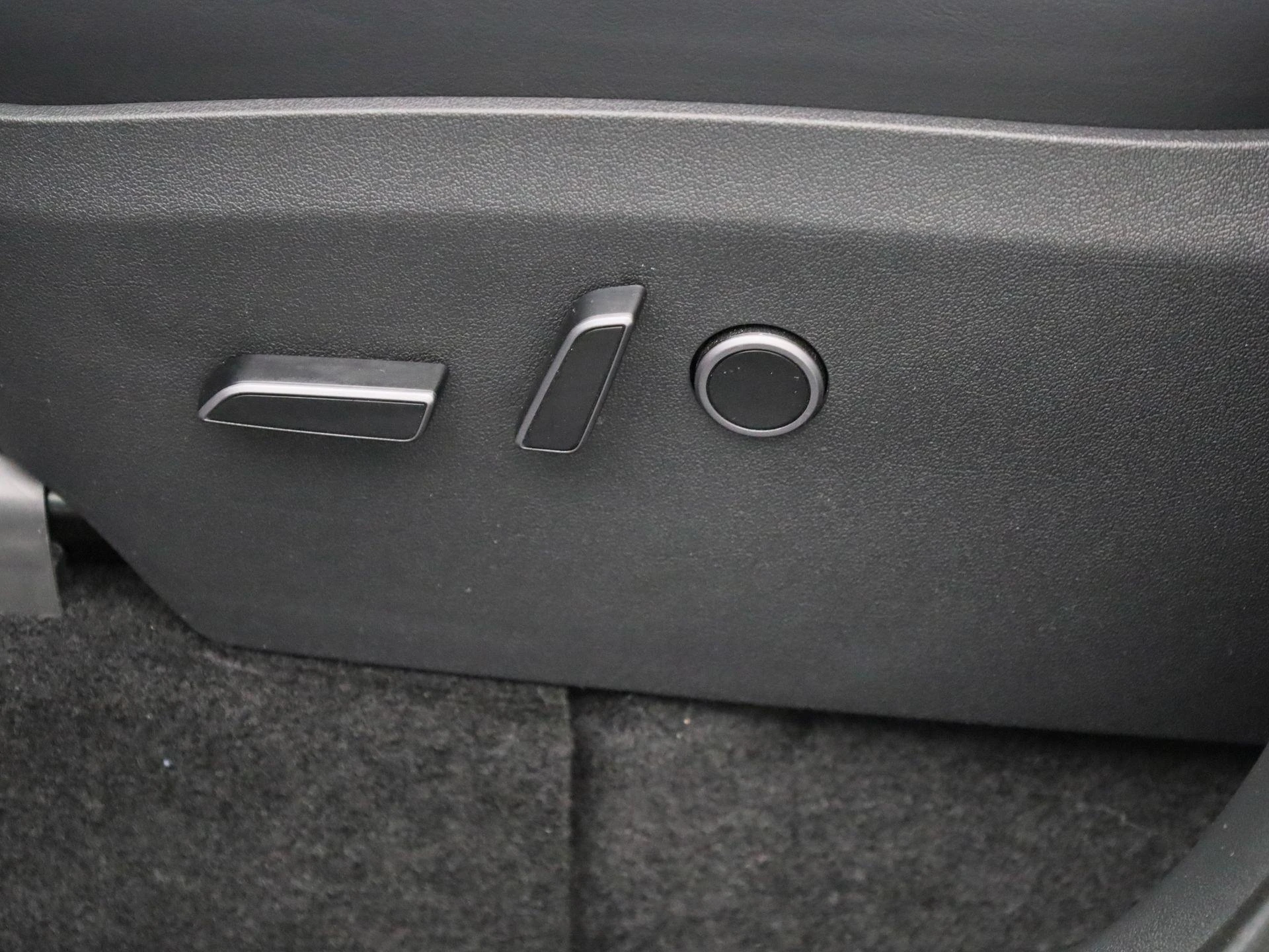 Tesla-Model Y-image-29