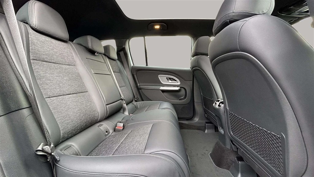 Mercedes-Benz-GLB-image-19