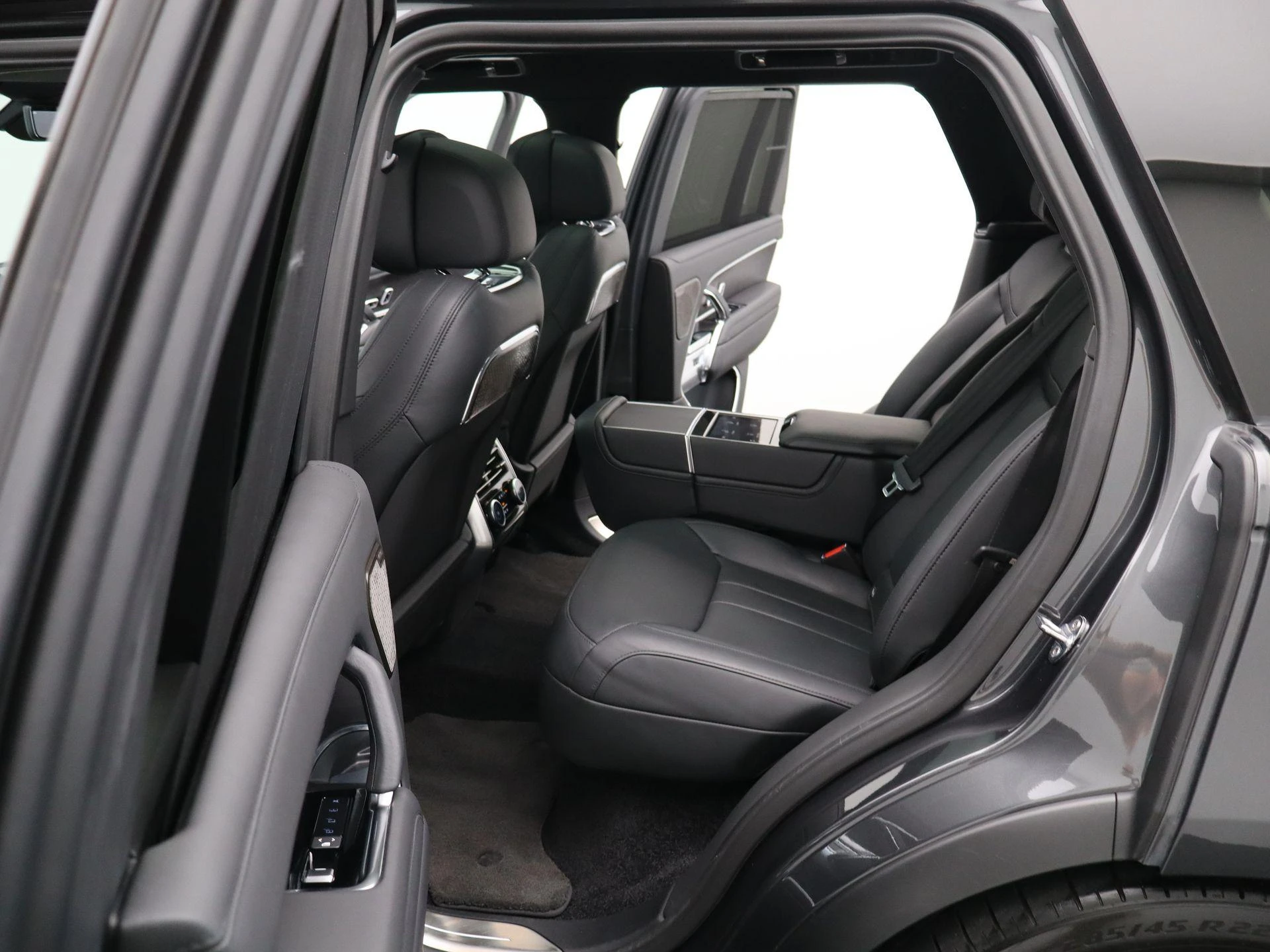 Land Rover-Range Rover-image-14