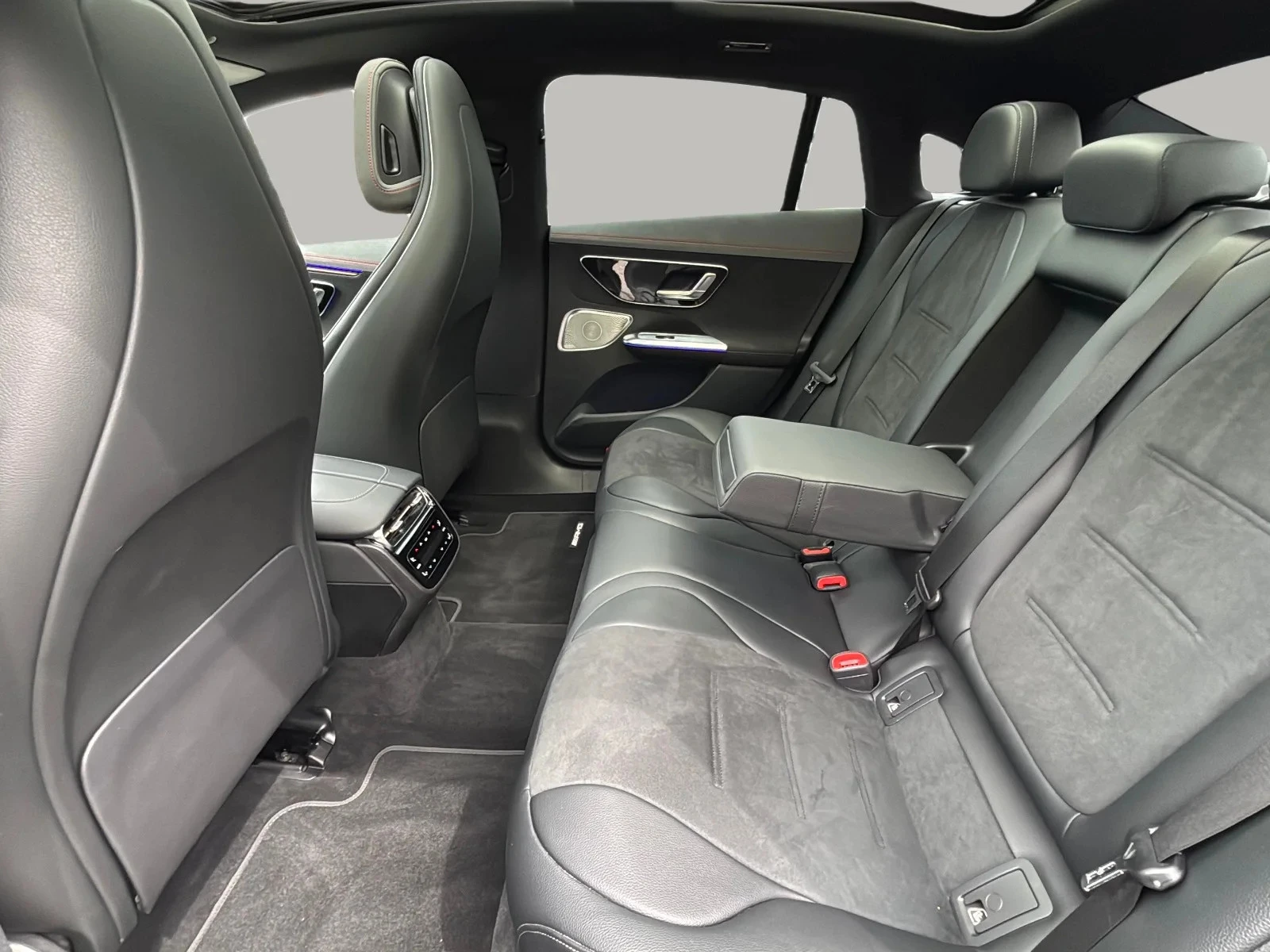 Mercedes-Benz-EQE-image-13