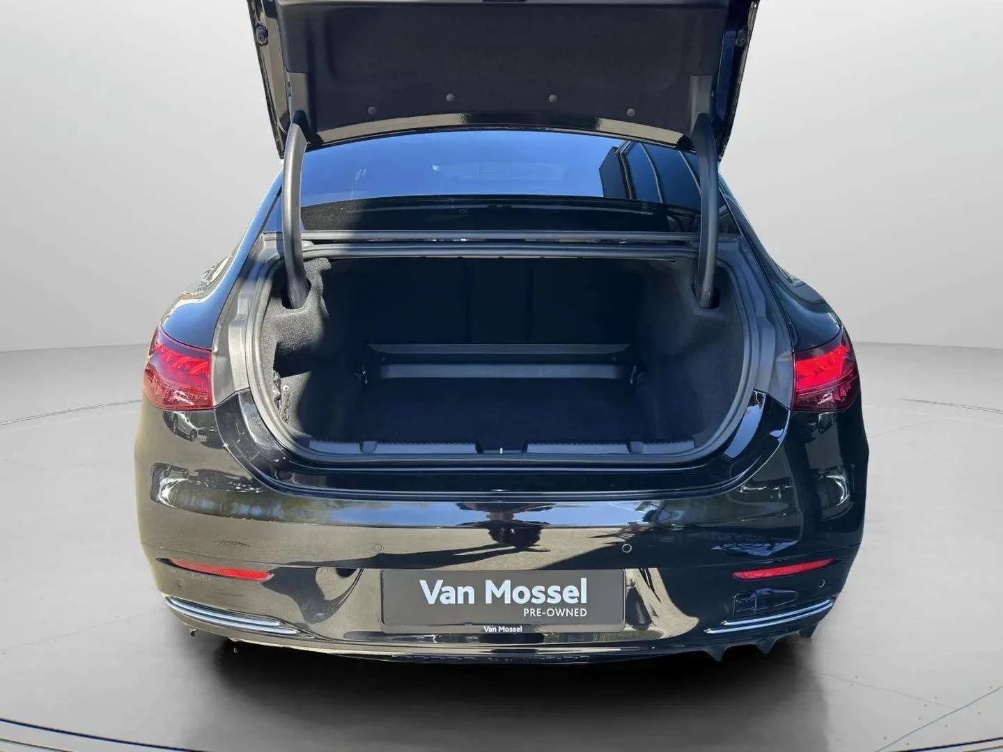 Mercedes-Benz-EQE-image-21