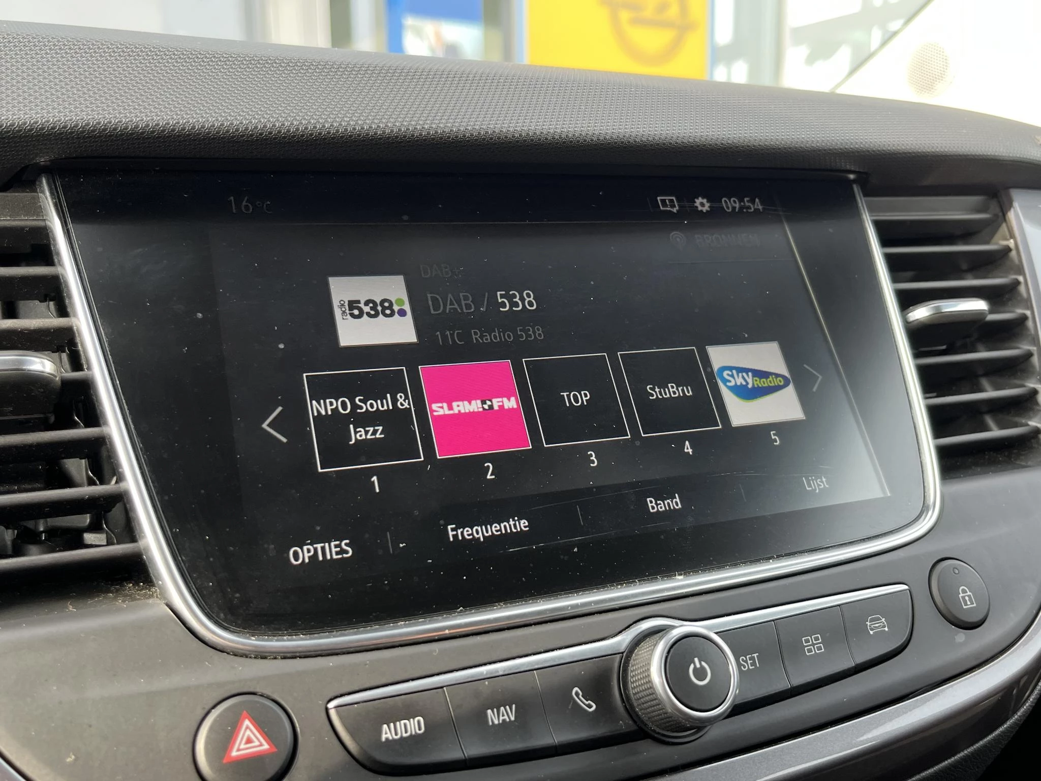 Opel-Crossland X-image-24