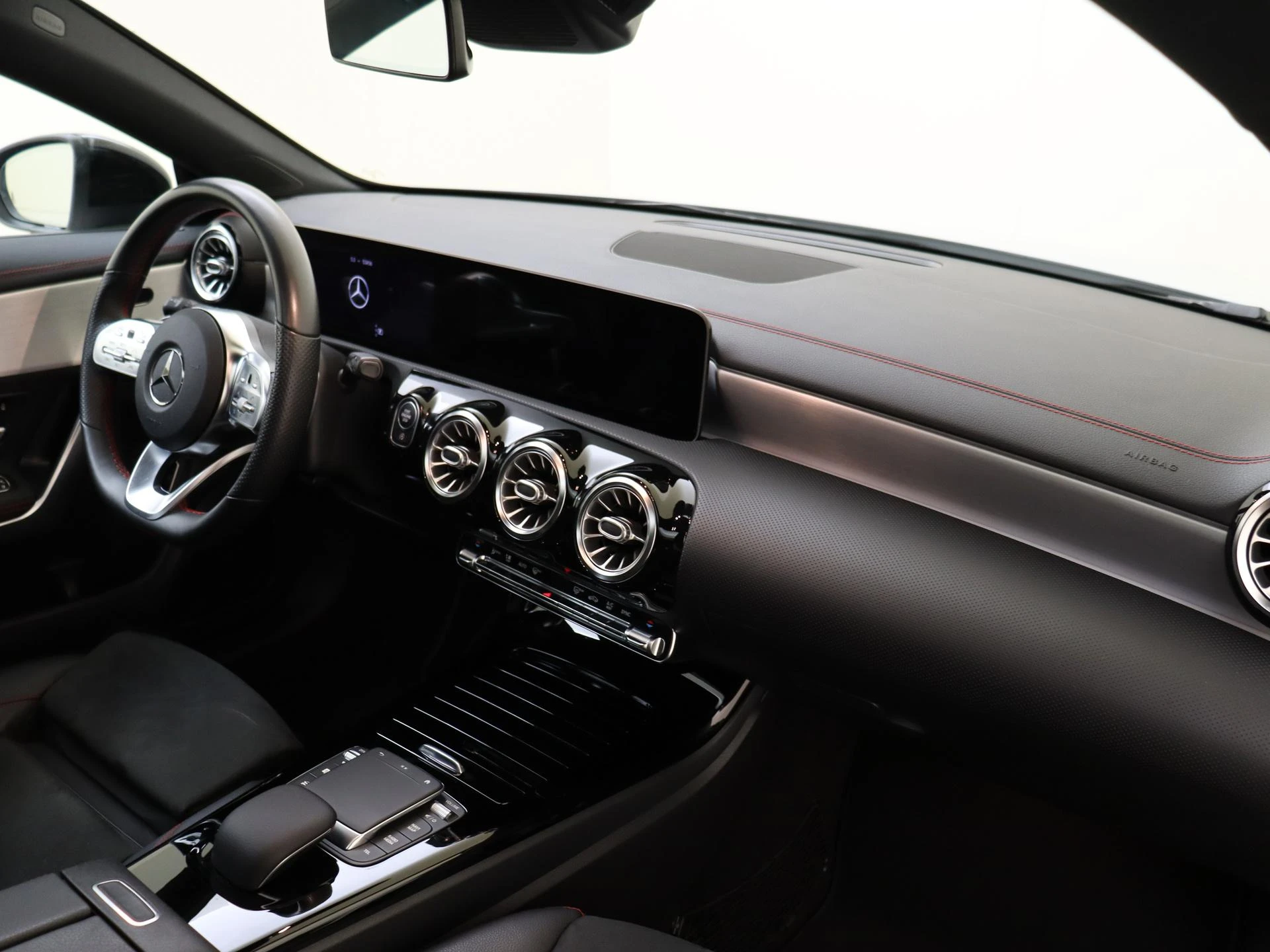 Mercedes-Benz-CLA-image-4