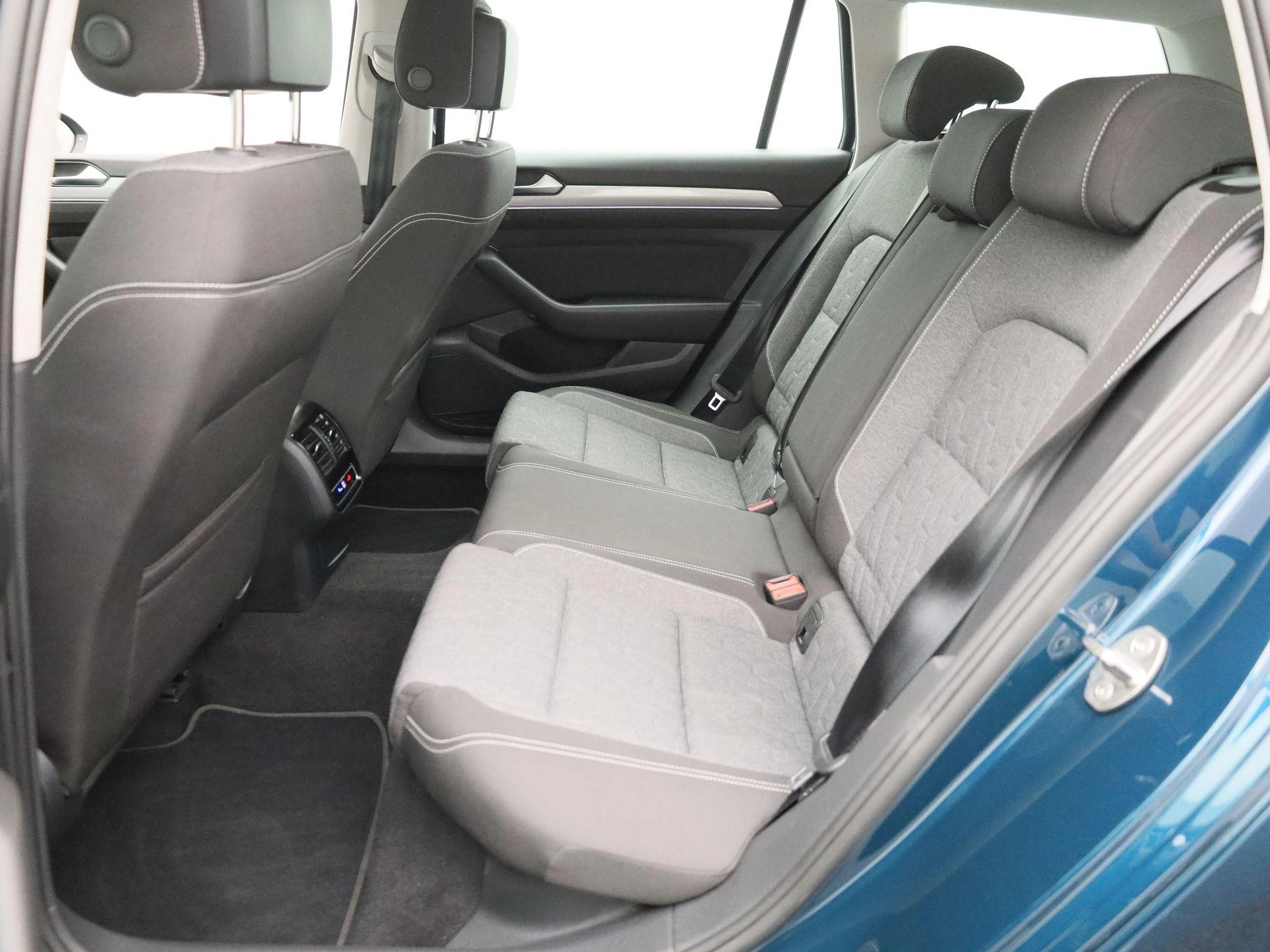 Volkswagen-Passat-image-11