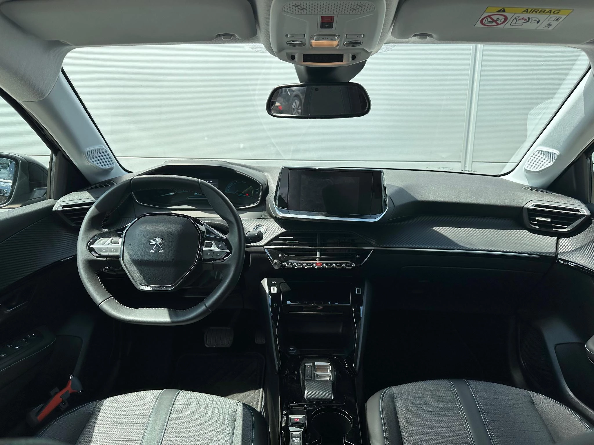 Peugeot-e-208-image-10