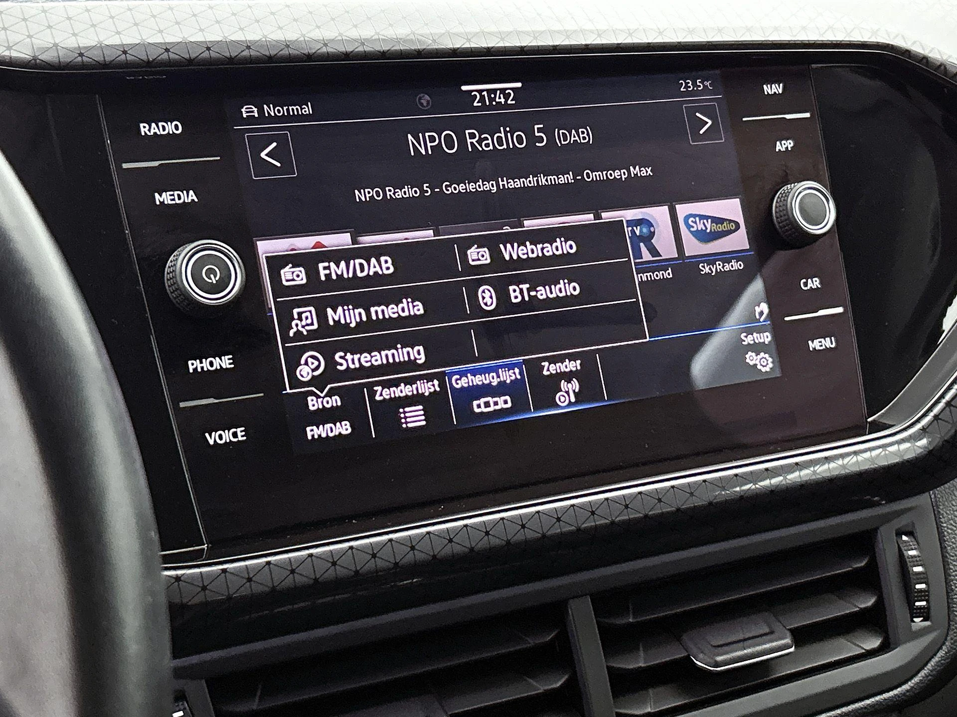 Volkswagen-T-Cross-image-6
