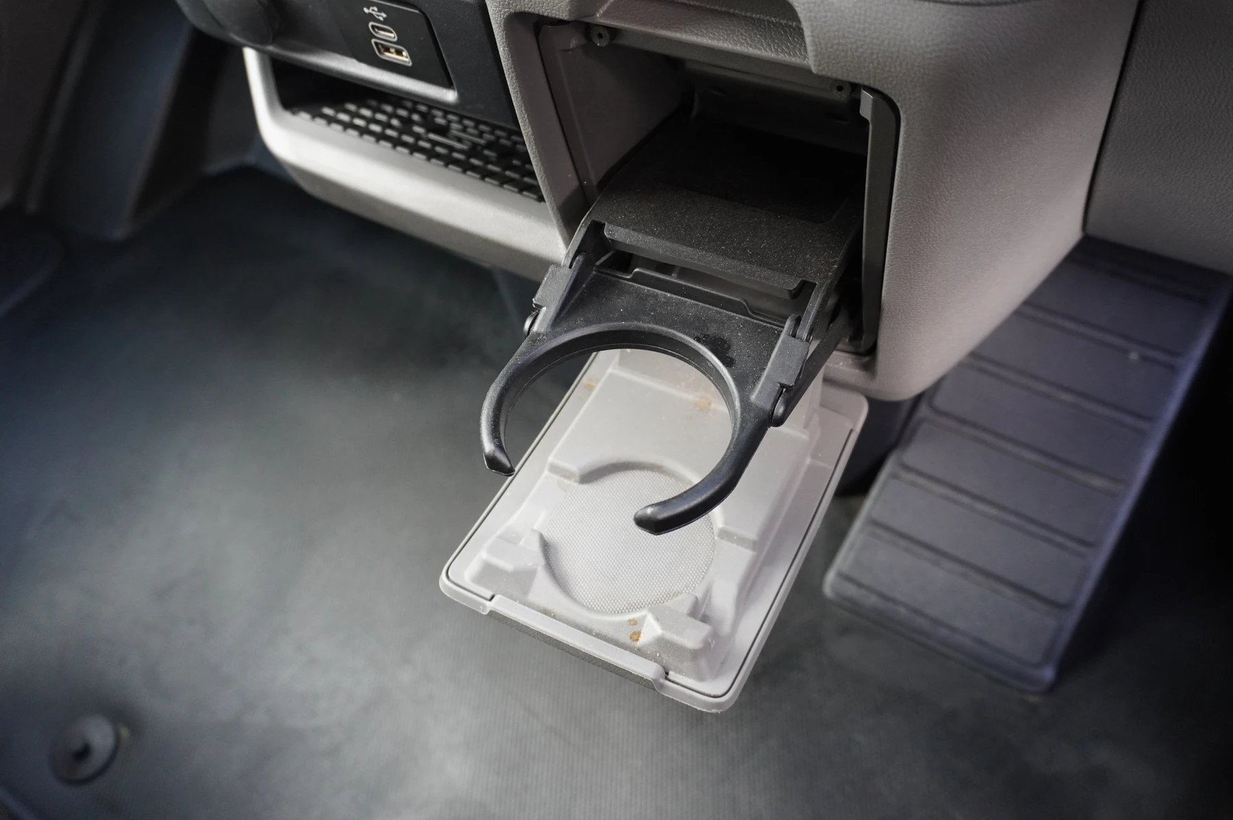Volkswagen-Transporter-image-37