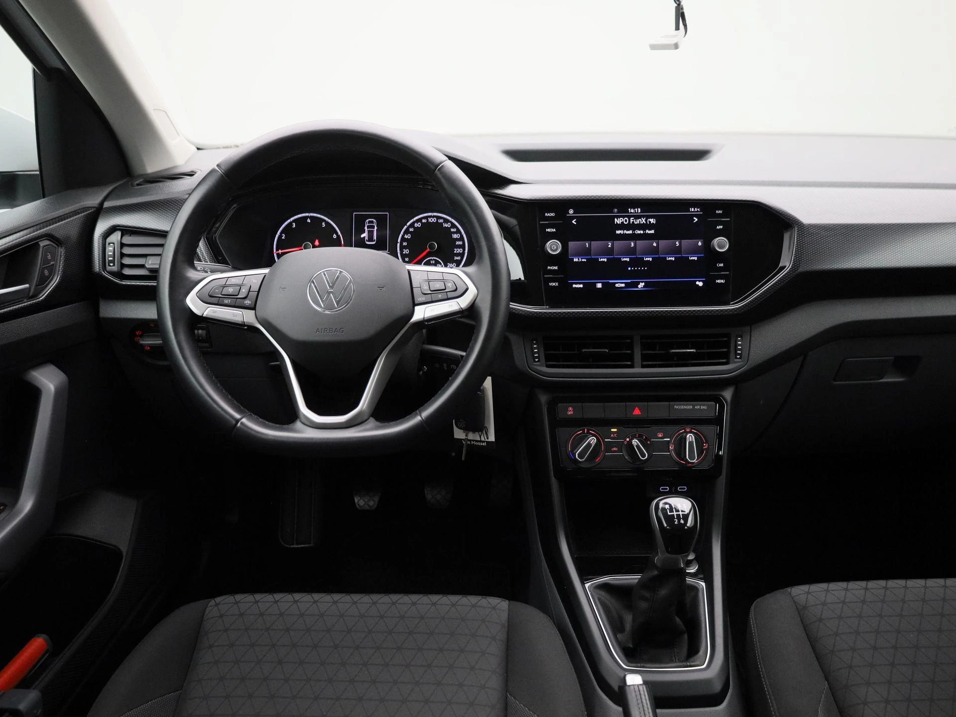 Volkswagen-T-Cross-image-6