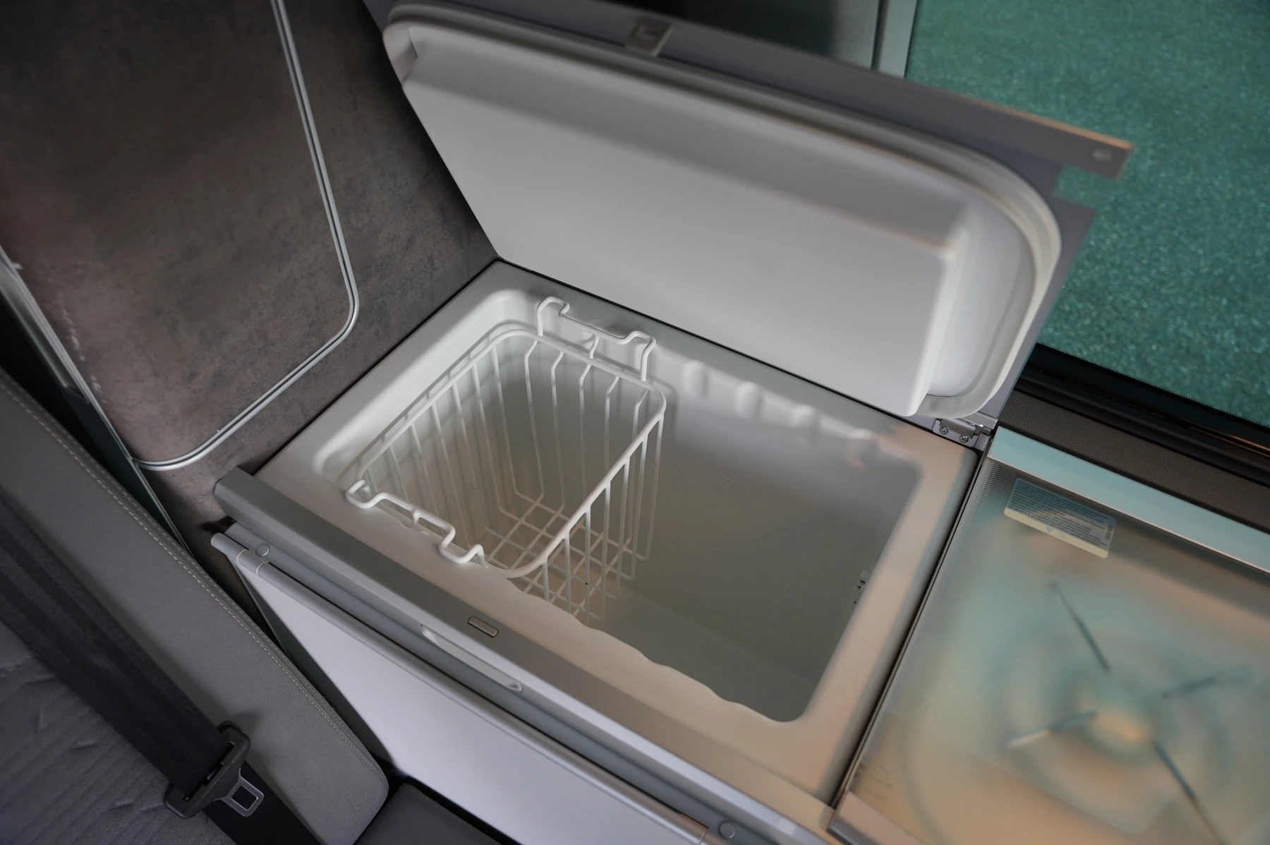 Volkswagen-California-image-28