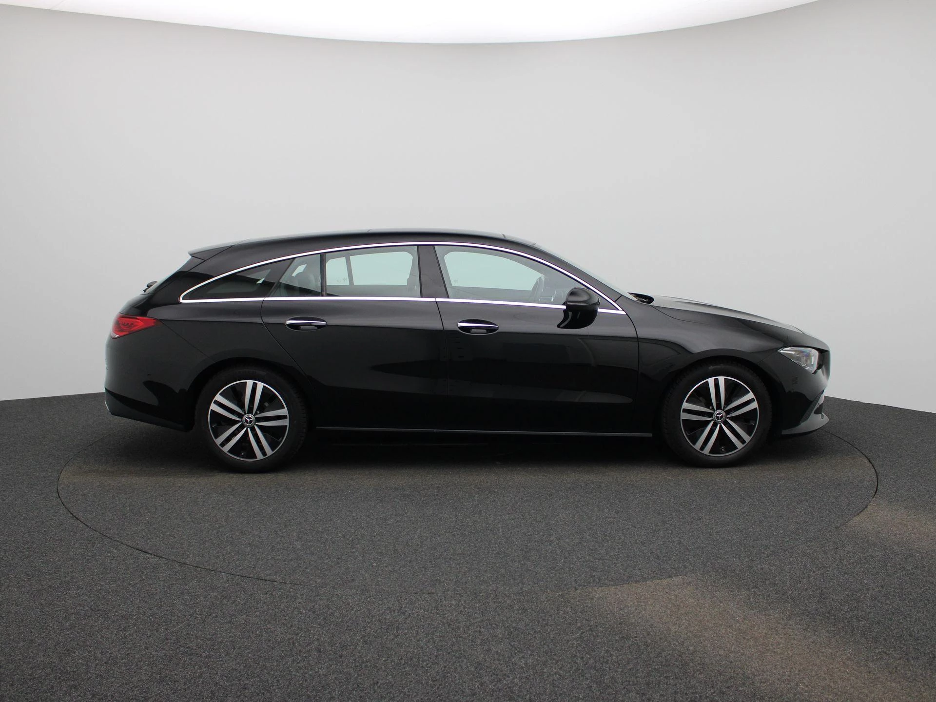 Mercedes-Benz-CLA-image-5