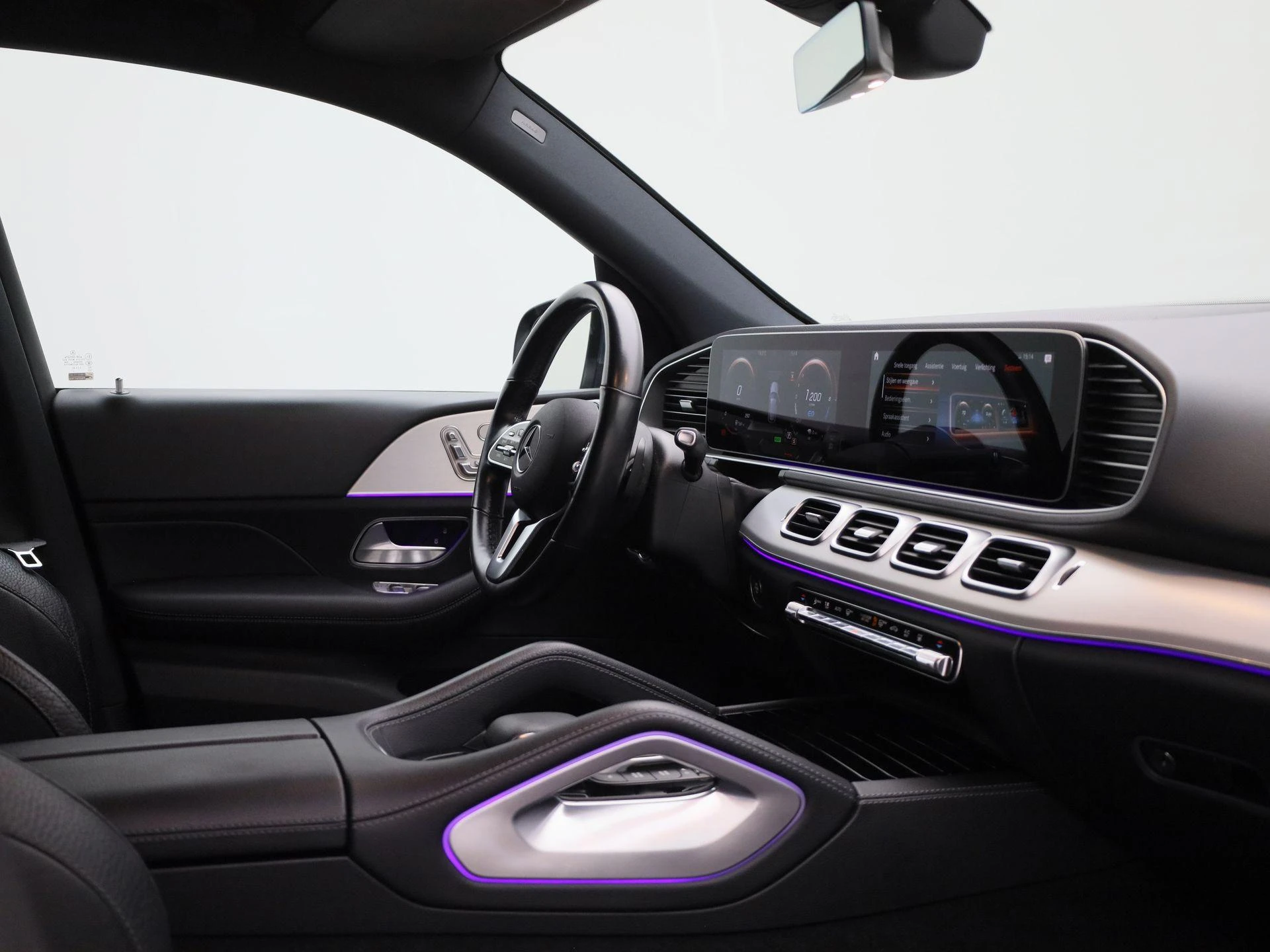 Mercedes-Benz-GLE-image-37