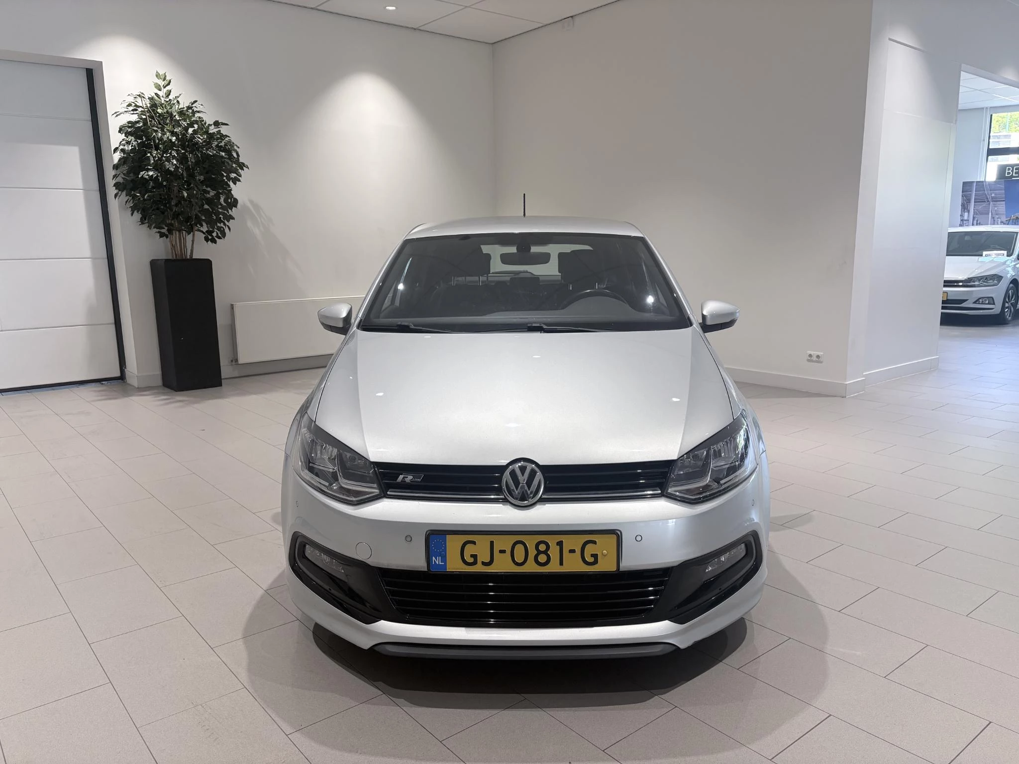 Volkswagen-Polo-image-7
