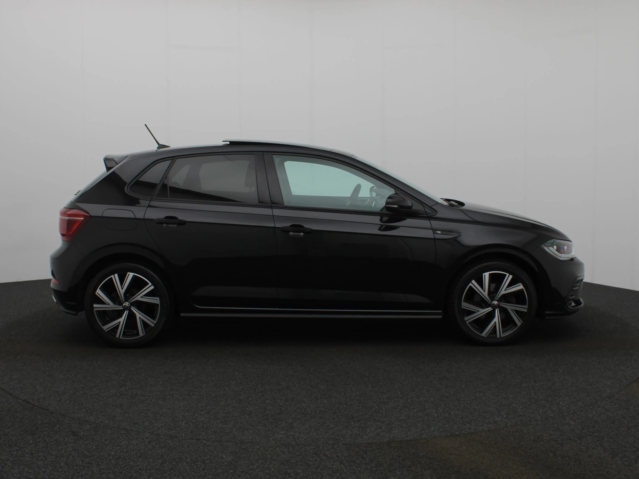 Volkswagen-Polo-image-5