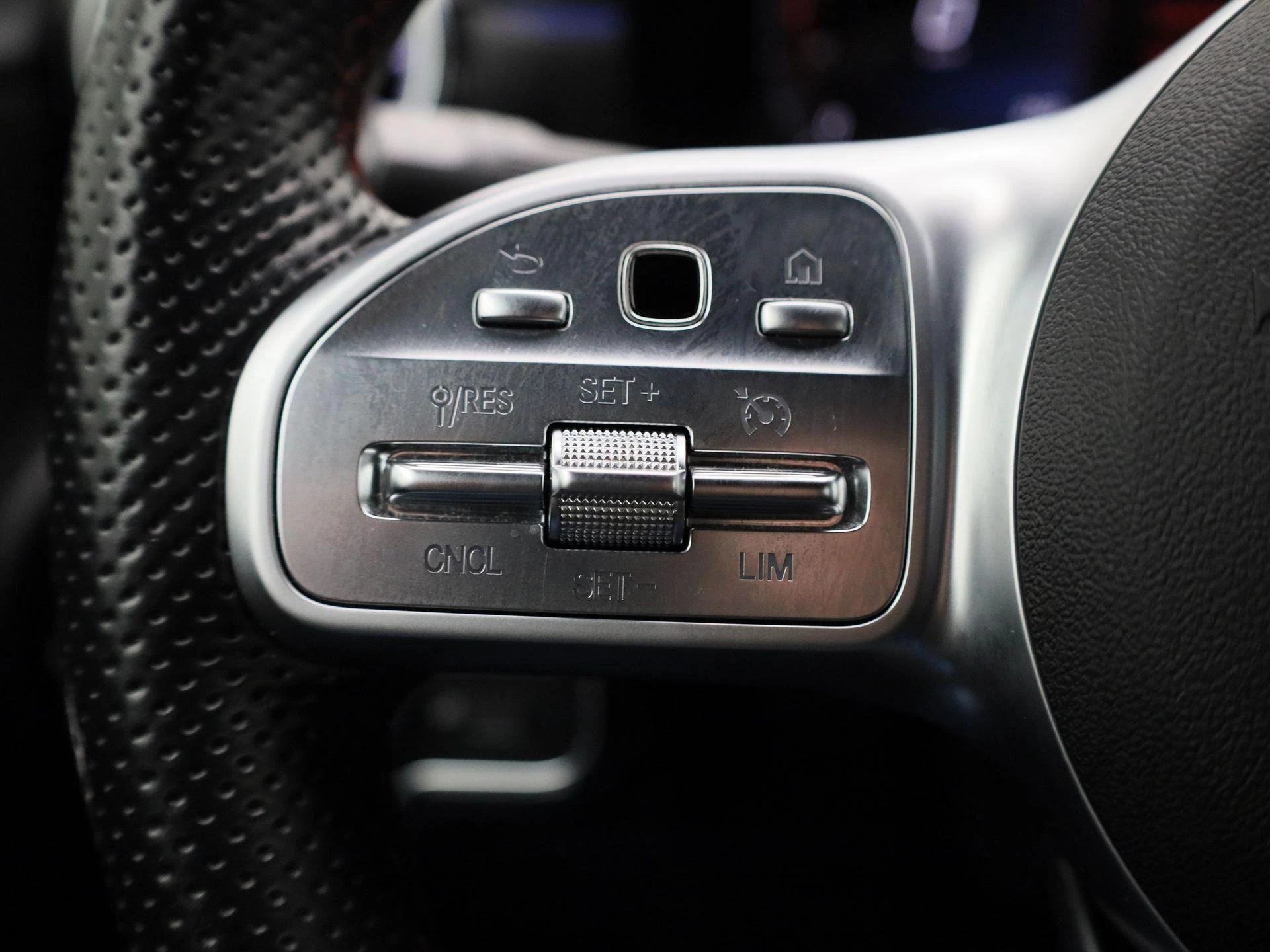 Mercedes-Benz-A-Klasse-image-18