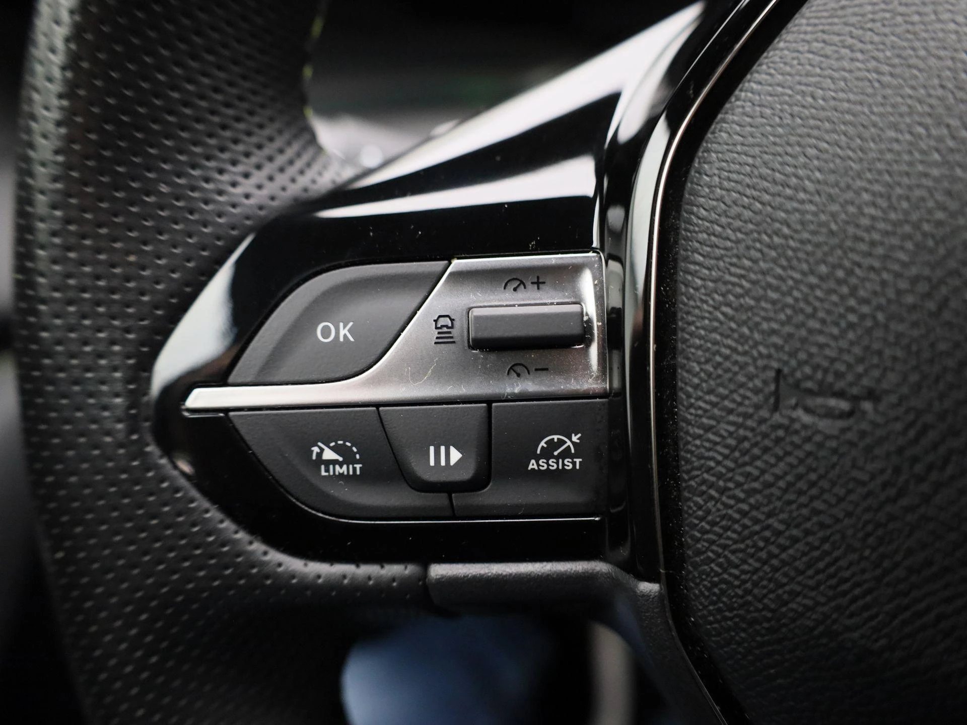 Peugeot-408-image-19