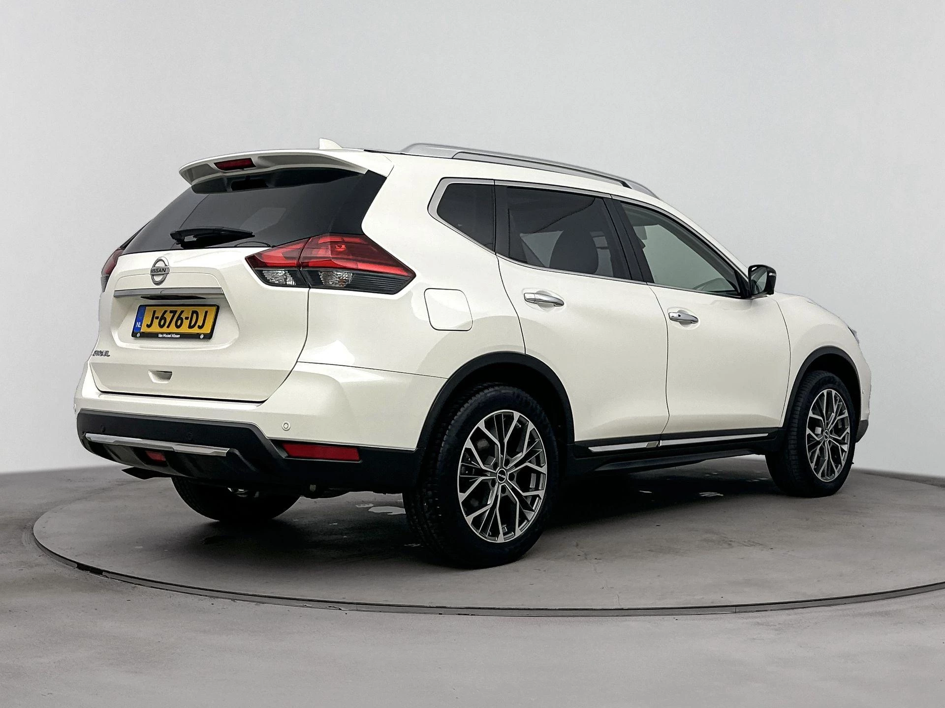 Nissan-X-Trail-image-3