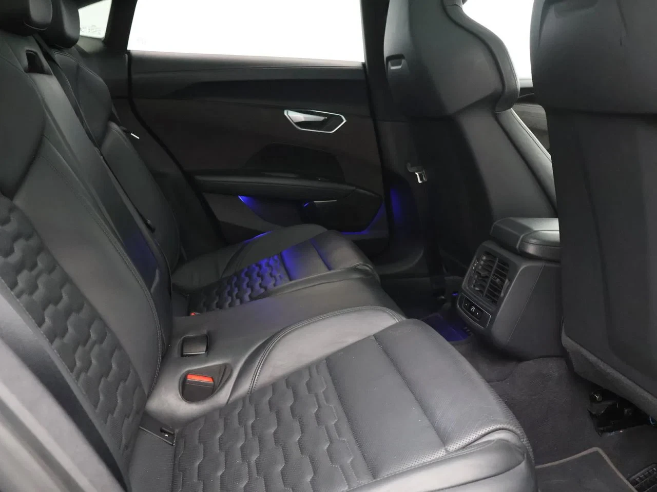 Audi e-tron GT Audi e-tron GT QUATTRO 476PK *AUTOMAAT*LEDER*PANODAK*SPORTZETESL*B&O*CAMERA*ACC*NAVI*APP-CONNECT*...*