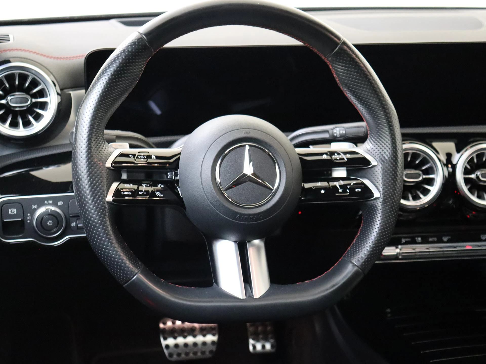 Mercedes-Benz-CLA-image-9