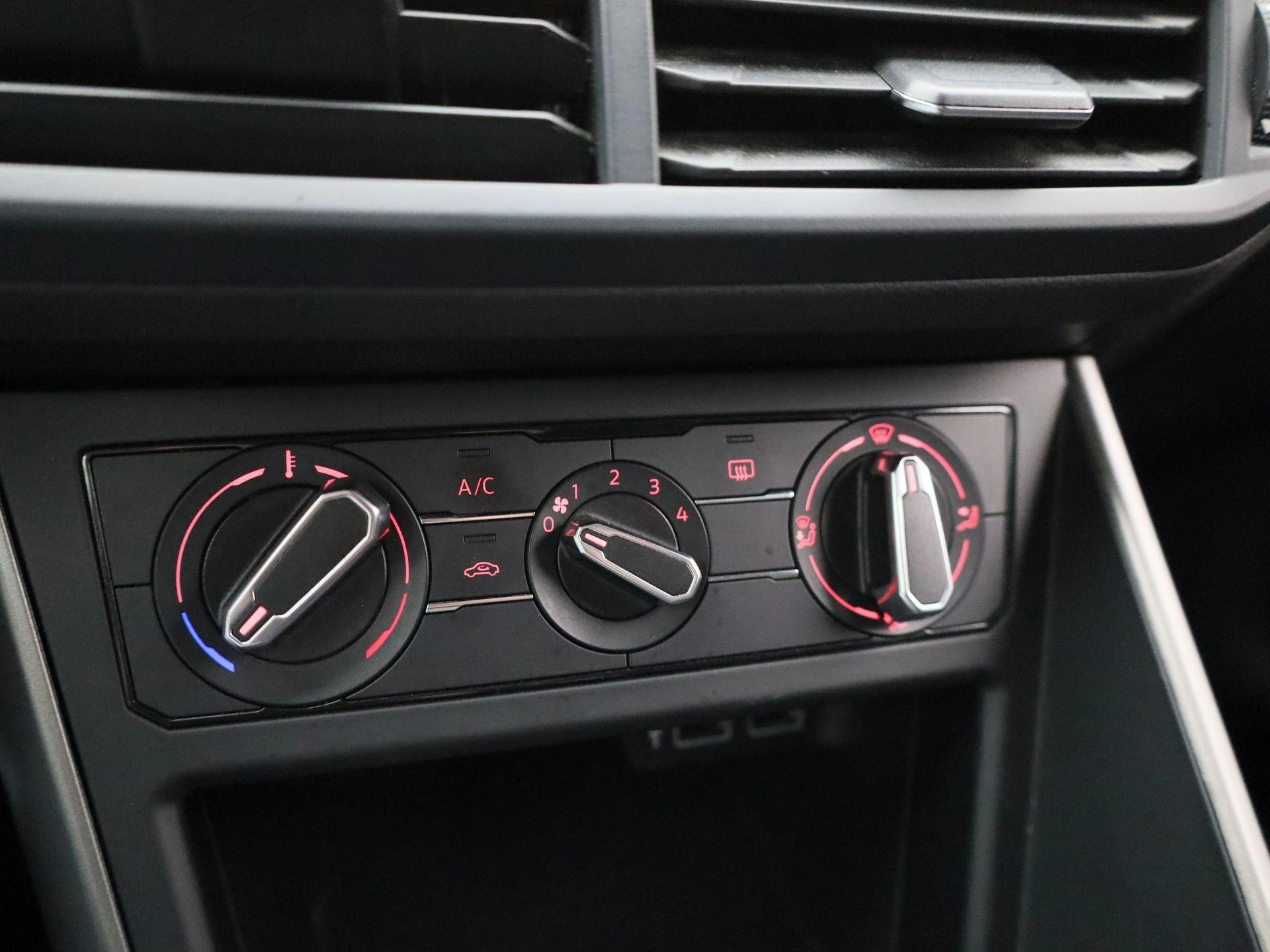 Volkswagen-Polo-image-20