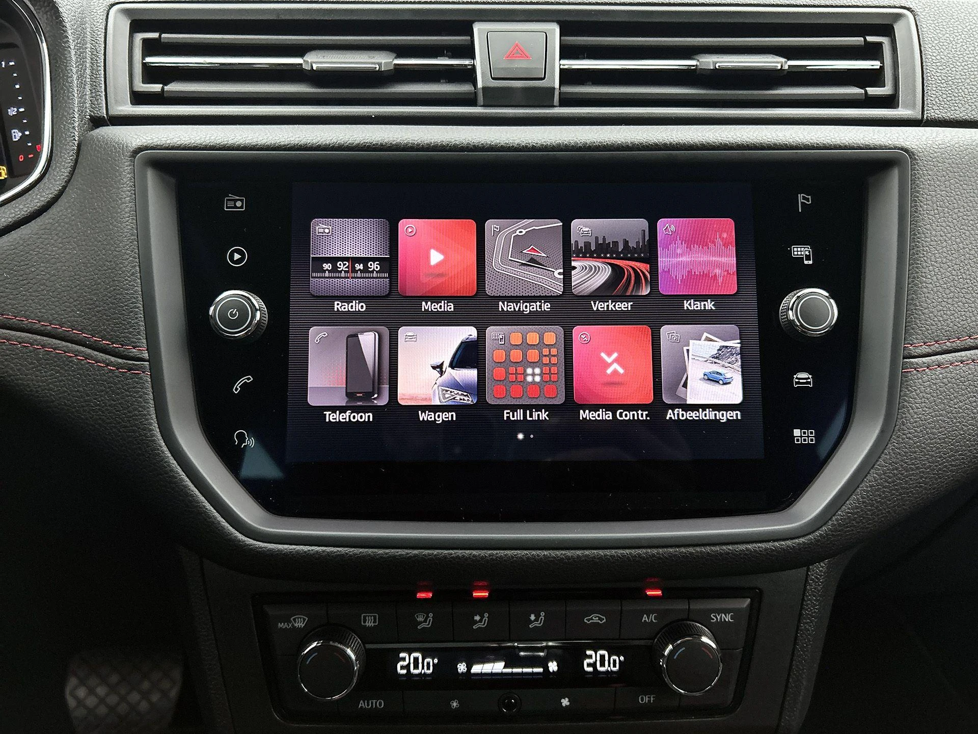 SEAT-Arona-image-22