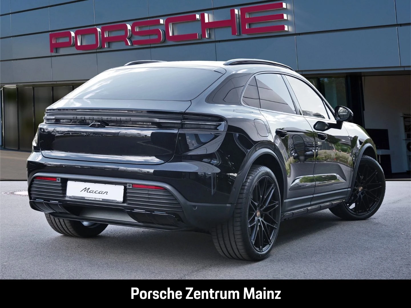 Porsche-Macan-image-2