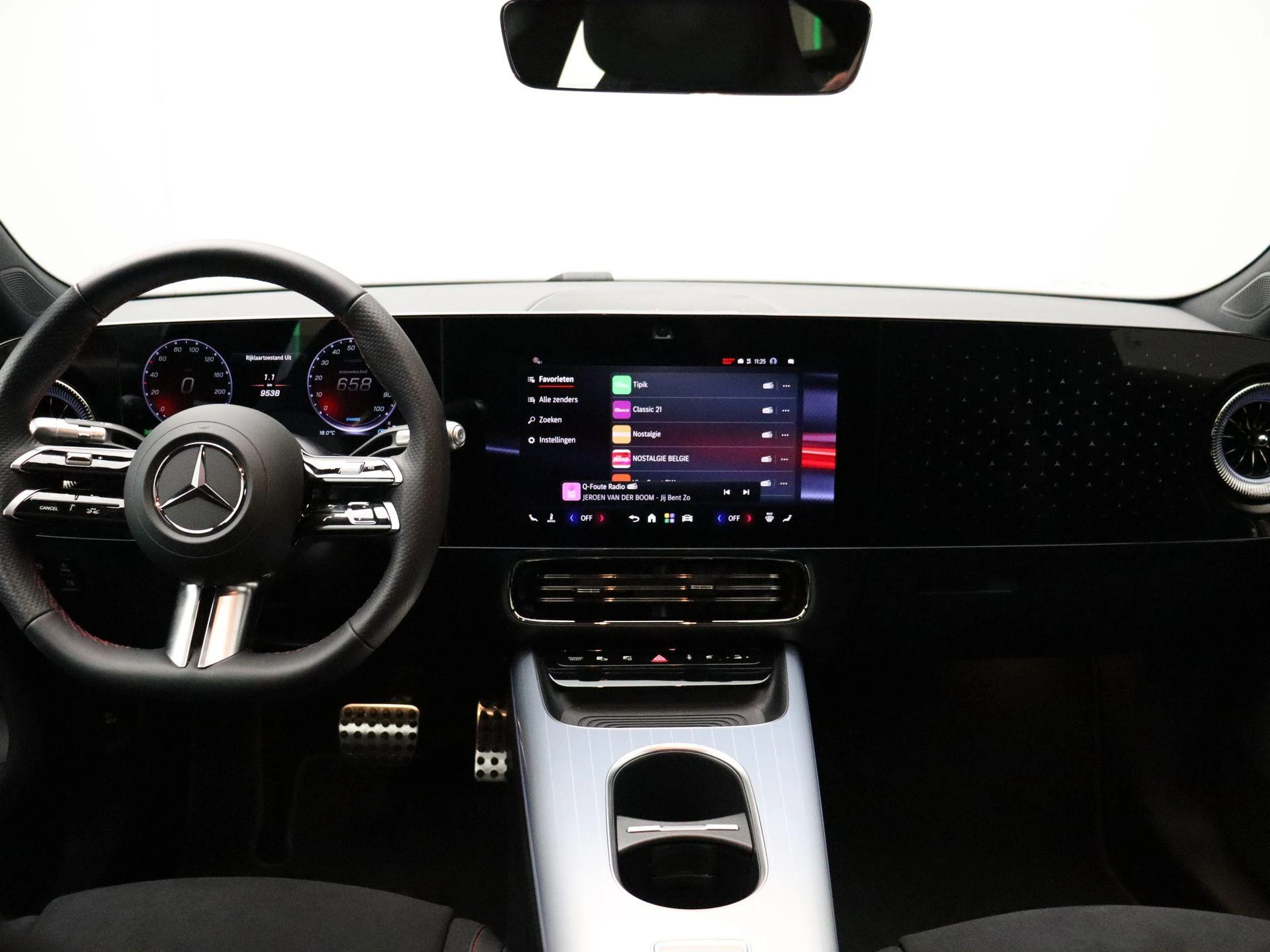 Mercedes-Benz-CLA-image-24