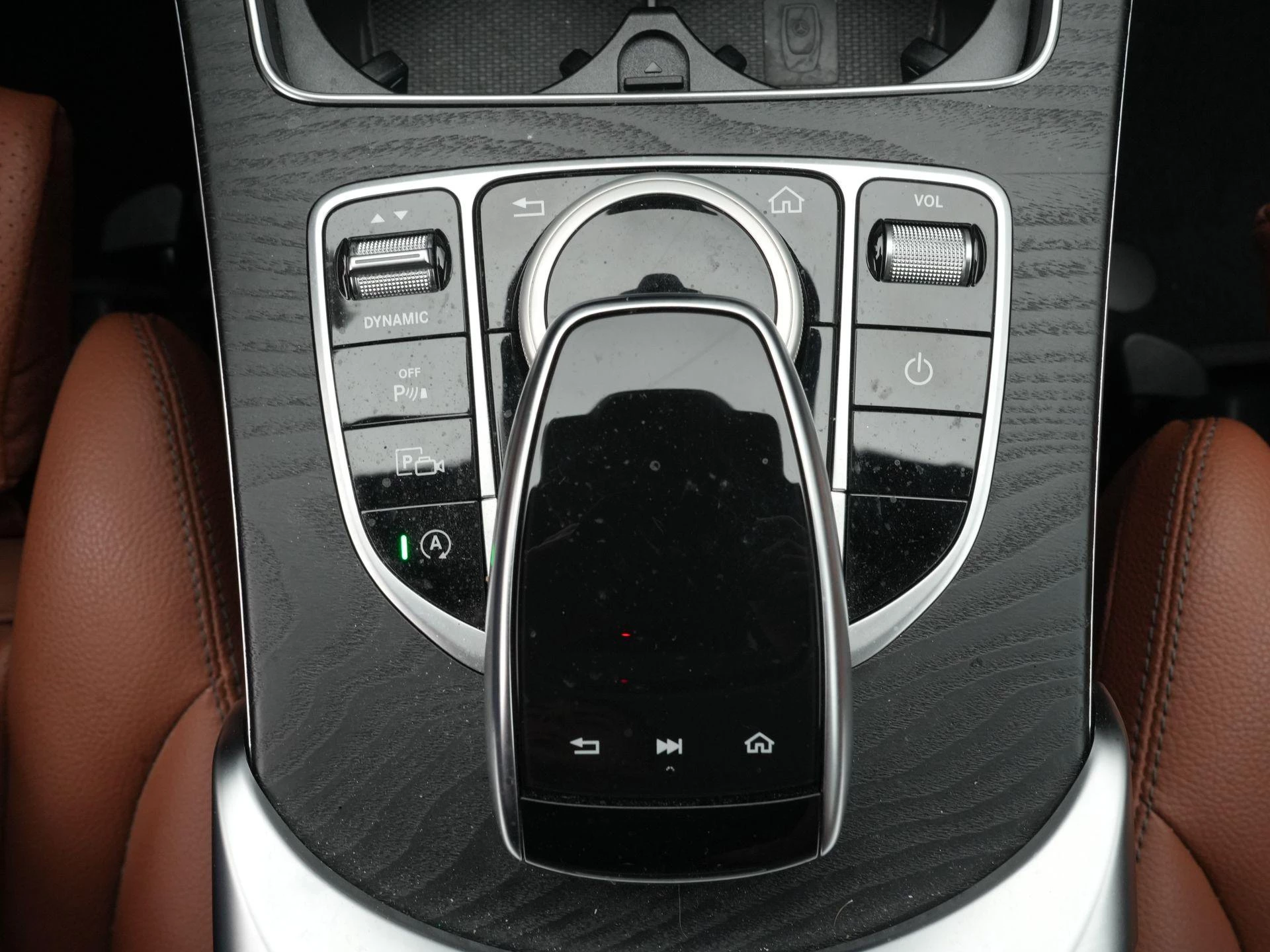 Mercedes-Benz-C-Klasse-image-24