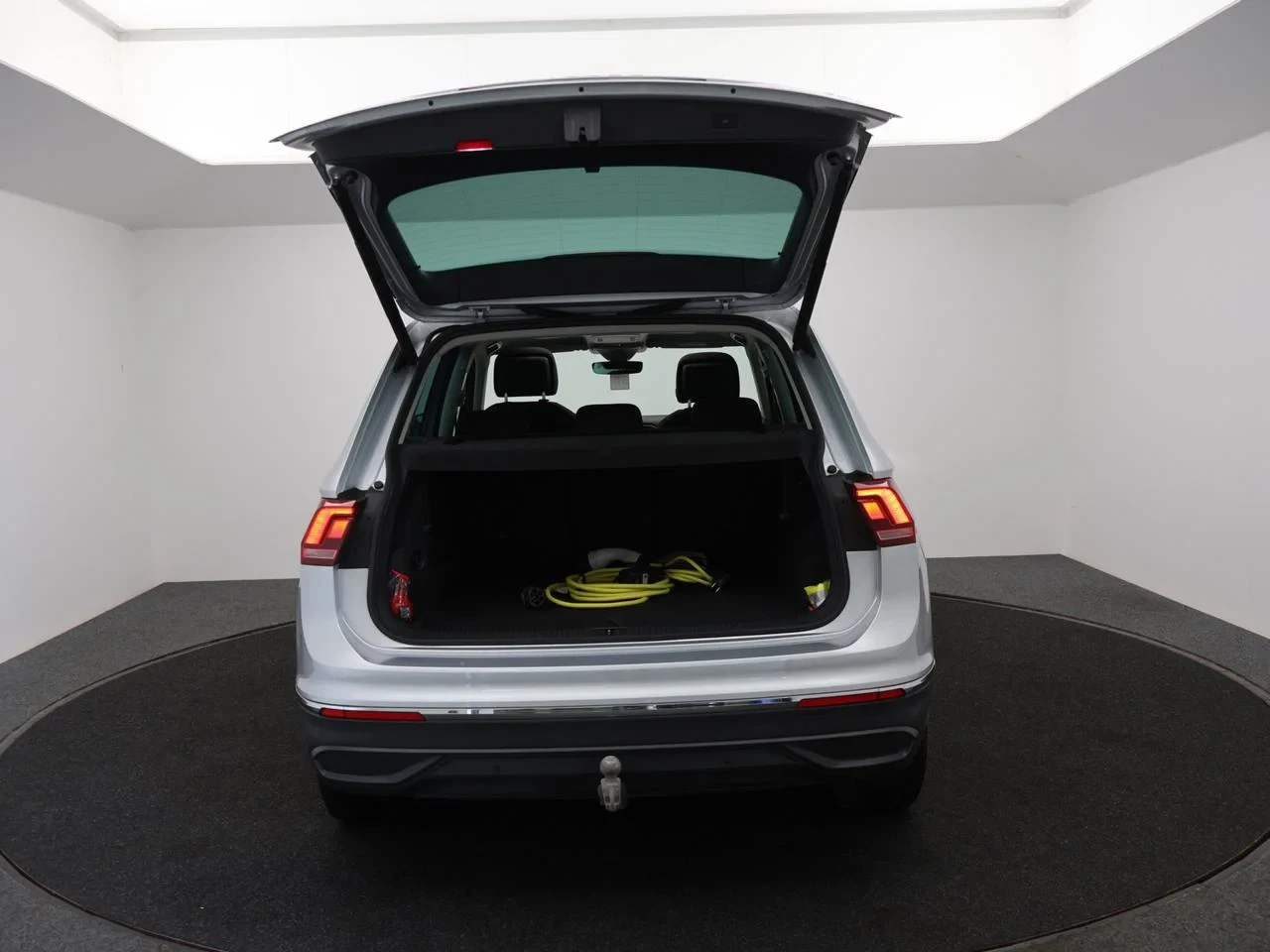 Volkswagen-Tiguan-image-30