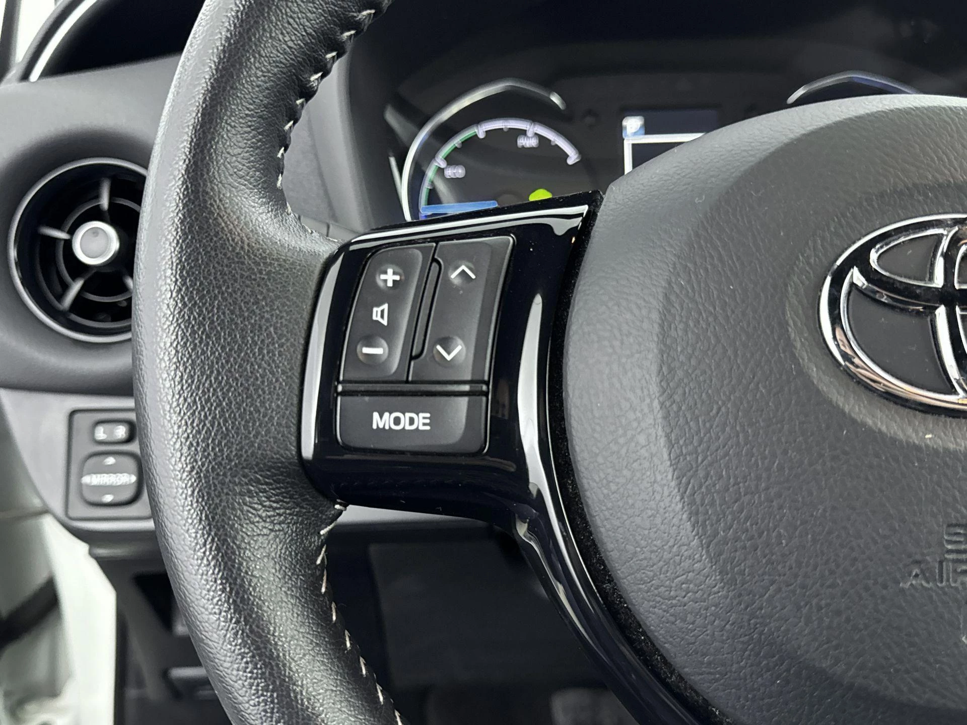 Toyota-Yaris-image-13