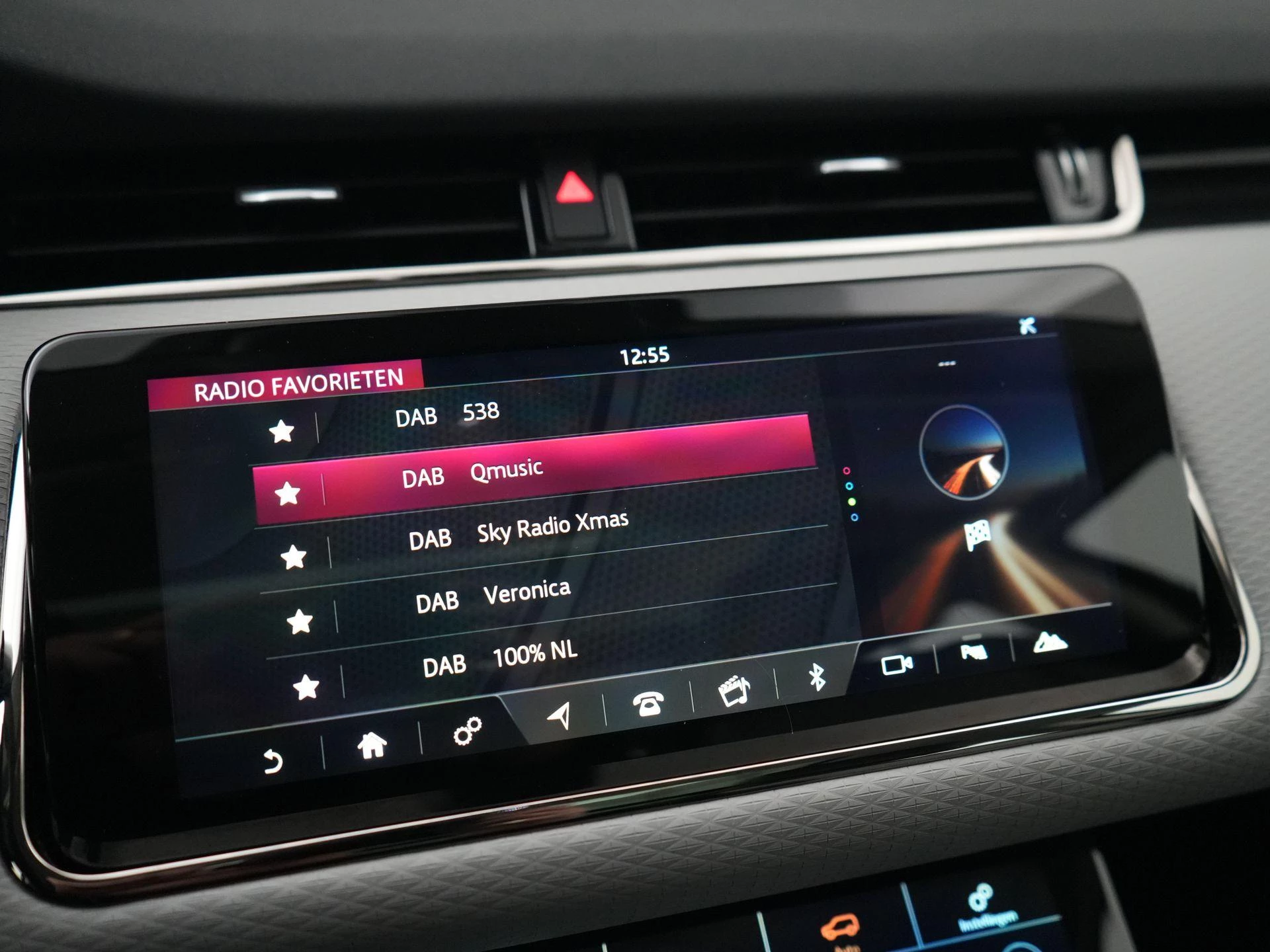 Land Rover-Range Rover Evoque-image-32