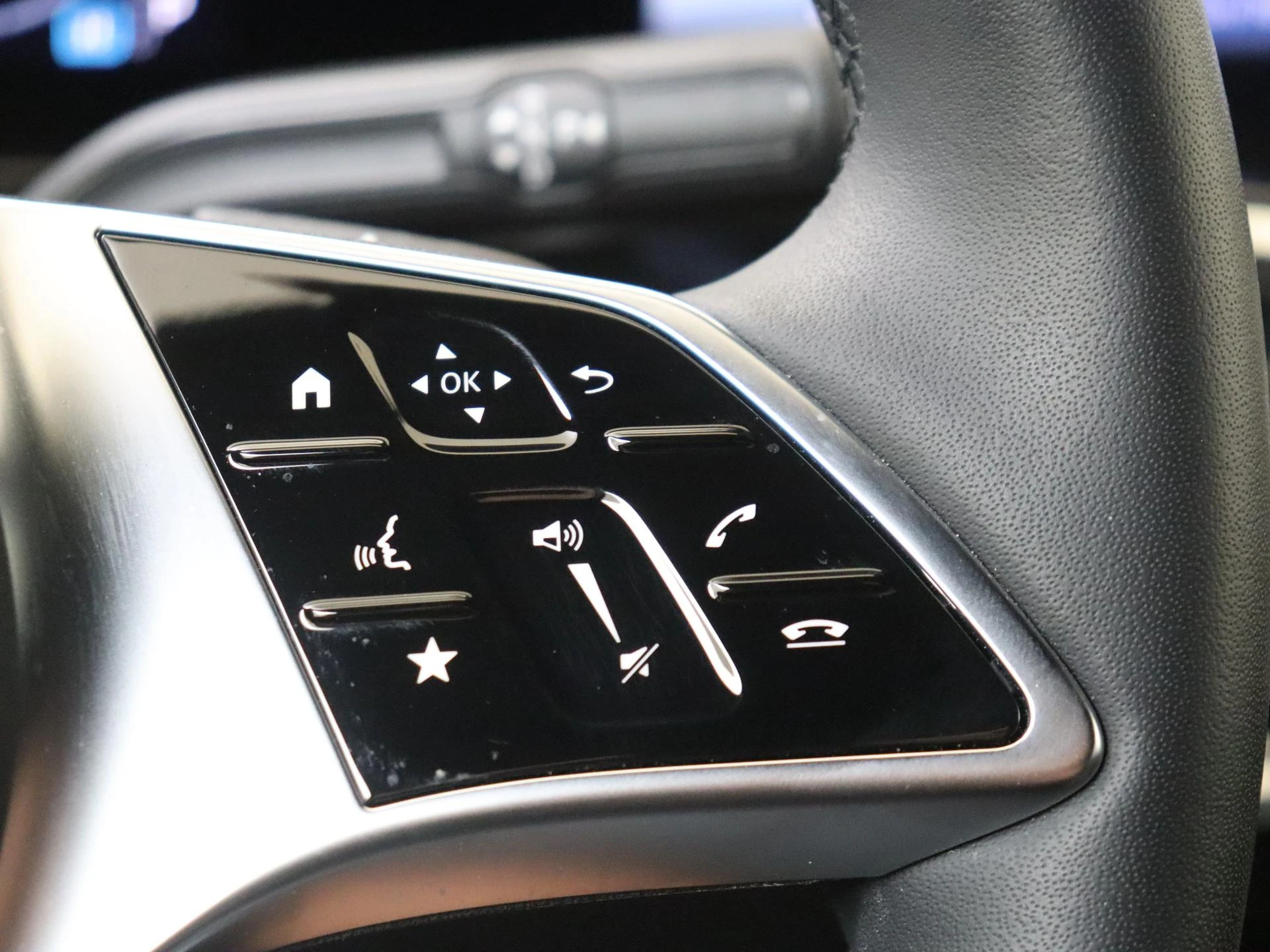 Mercedes-Benz-GLA-image-12