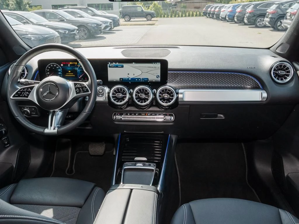 Mercedes-Benz-GLB 200 d-image-13