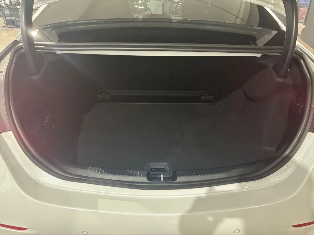 Mercedes-Benz-C-Klasse 300-image-13