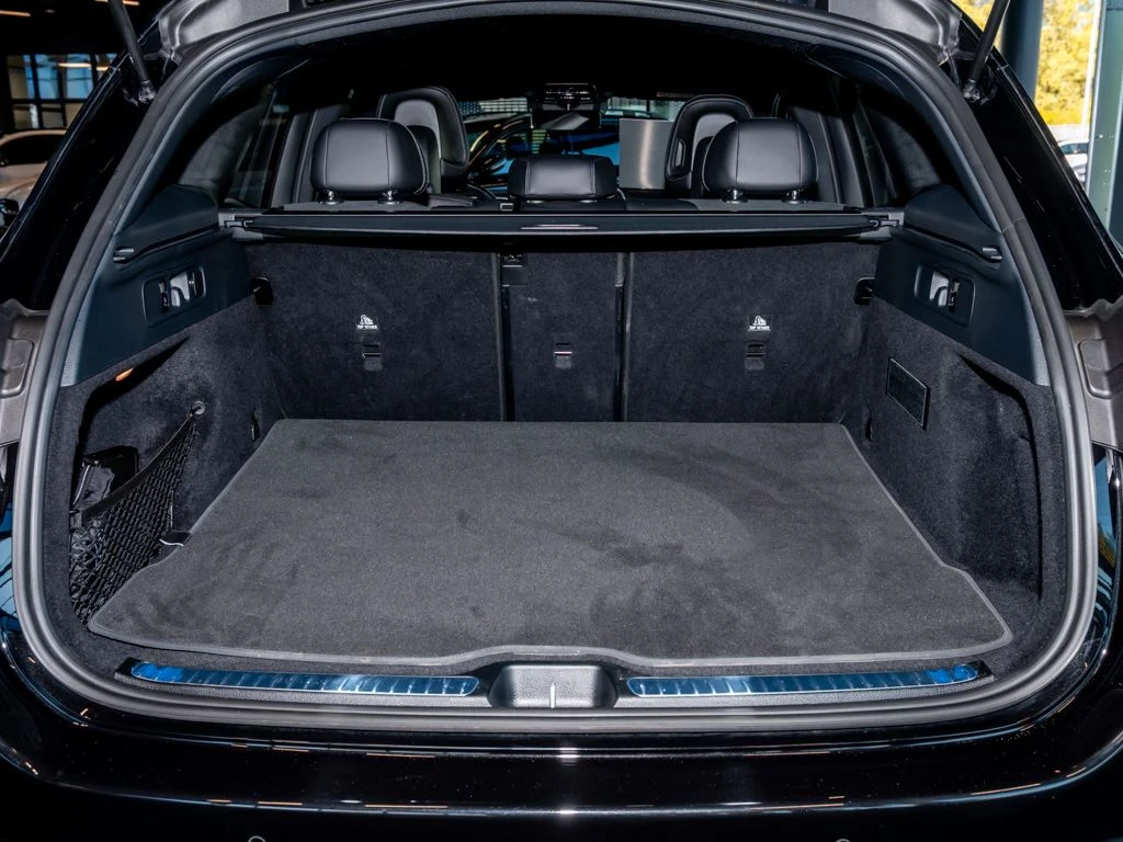 Mercedes-Benz-GLC 300 d-image-15