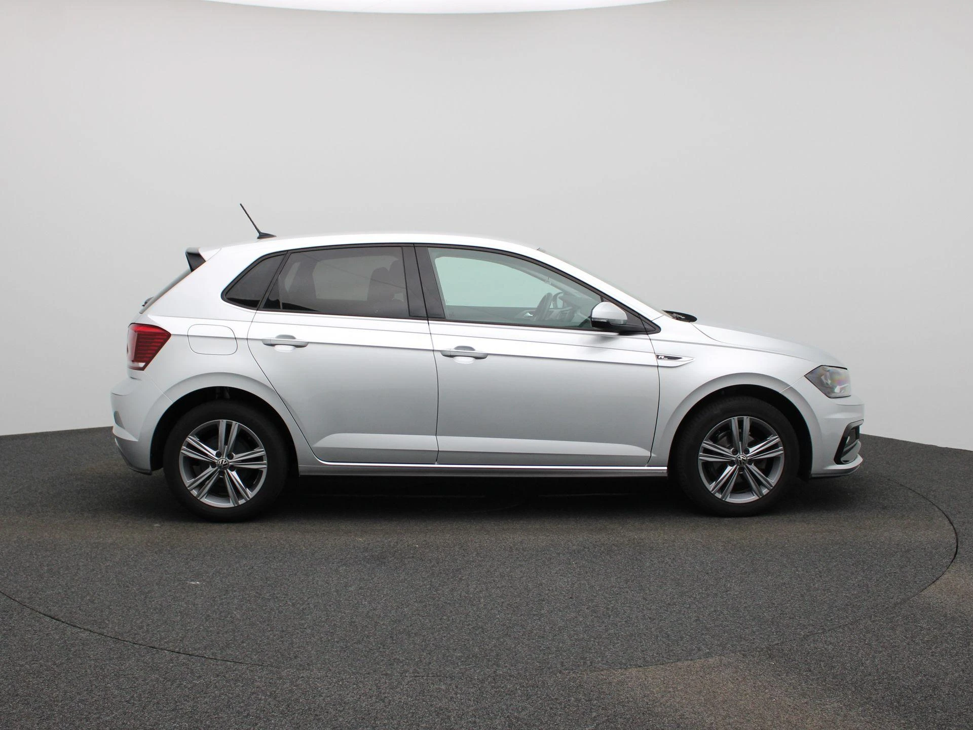Volkswagen-Polo-image-5