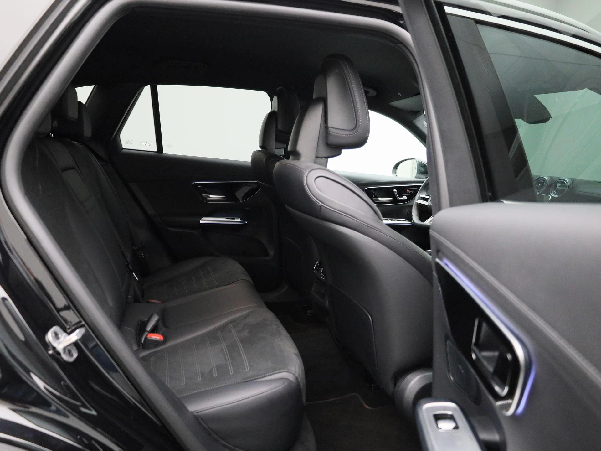 Mercedes-Benz-GLC-image-36