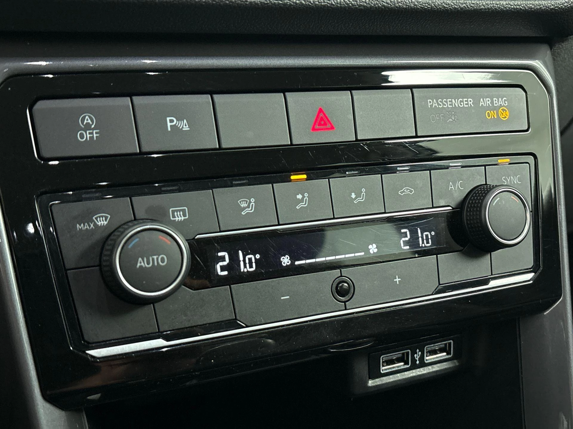 Volkswagen-T-Cross-image-14