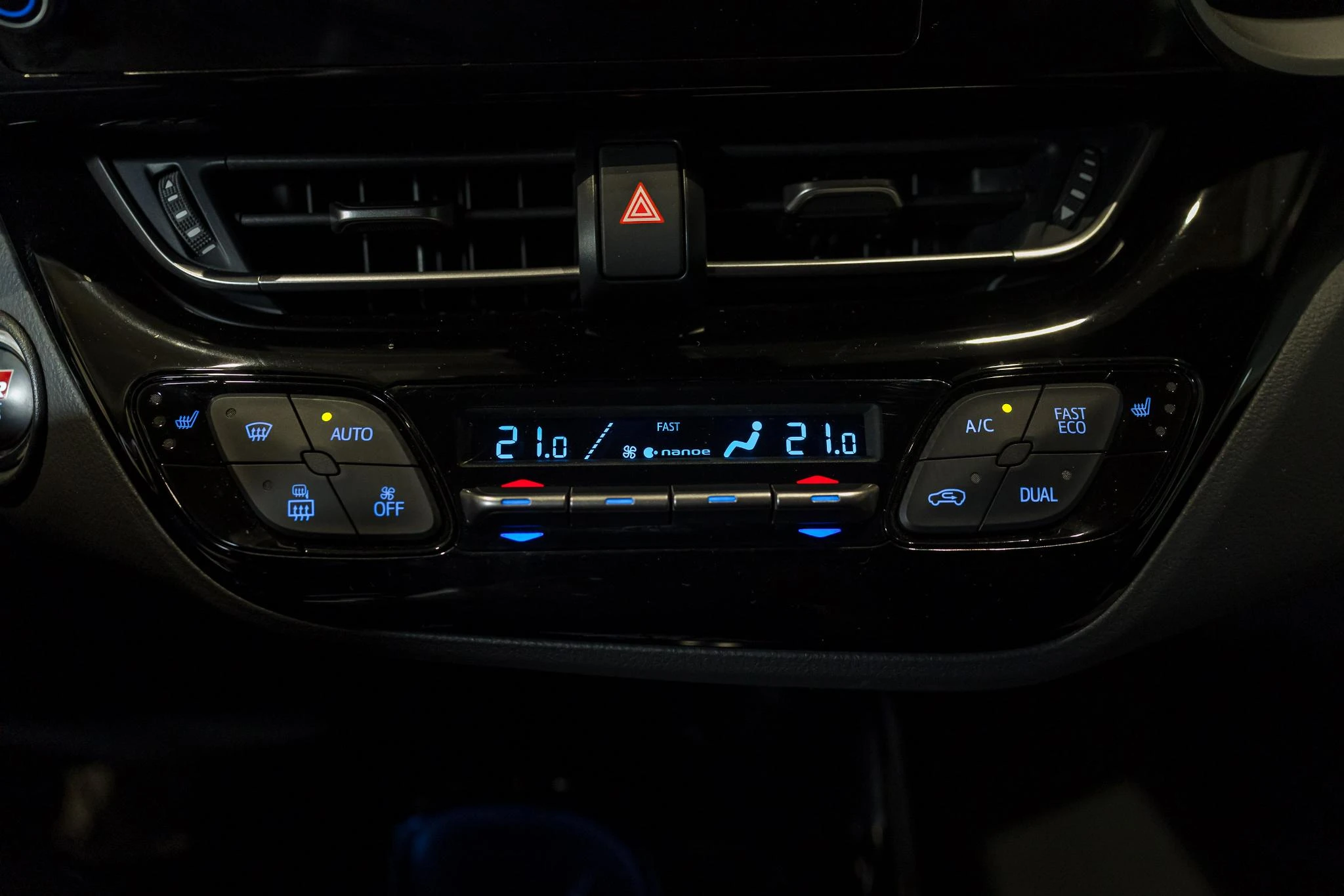 Toyota-C-HR-image-24