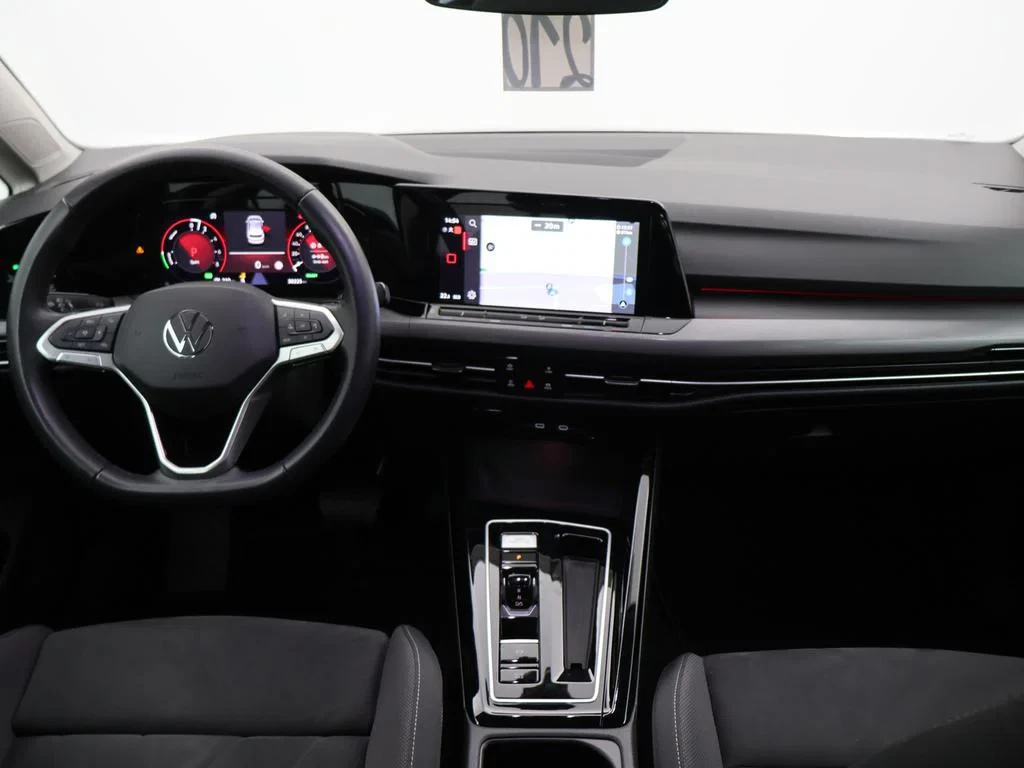 Volkswagen-Golf-image-12