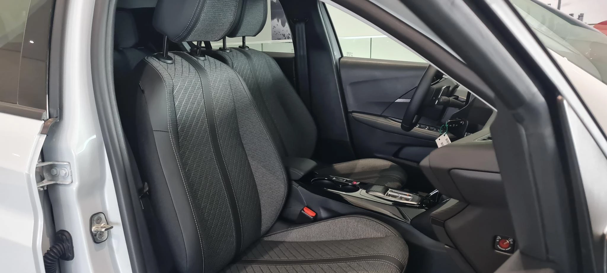 Peugeot 208 1.2 Hybrid 110 e-DCS6 Allure