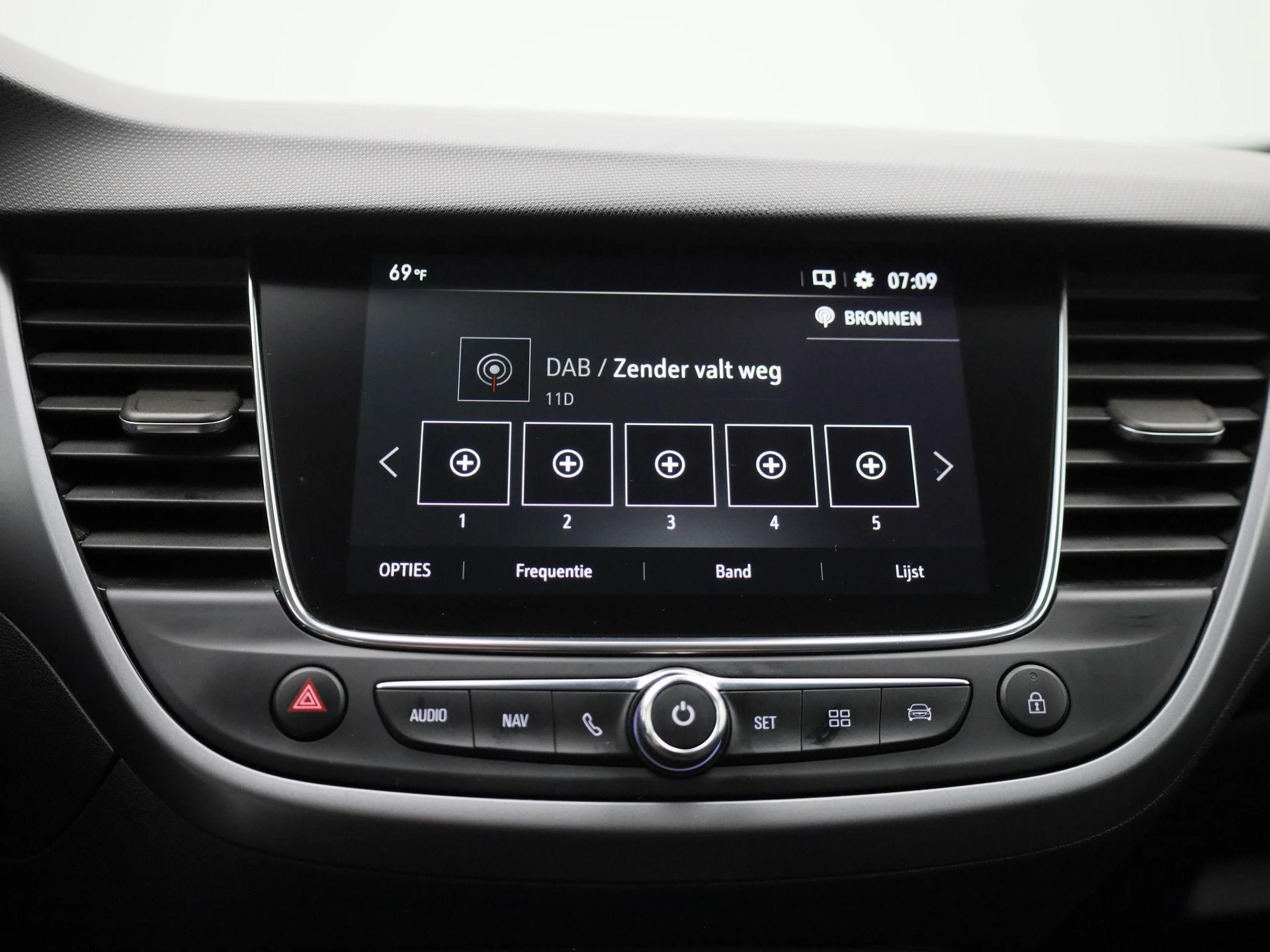 Opel-Crossland X-image-22